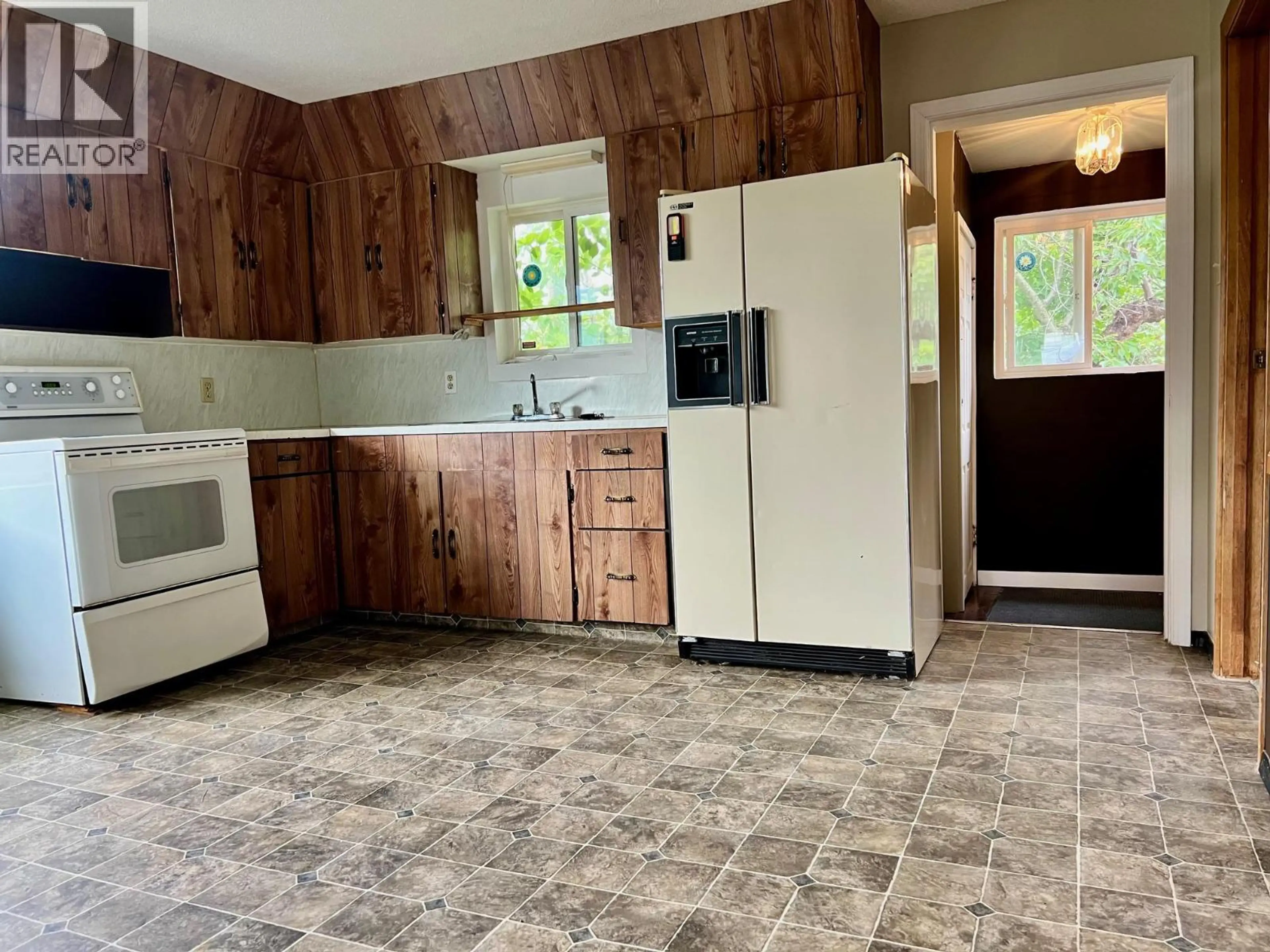 Property at 141 15TH AVENUE N, Creston, BC