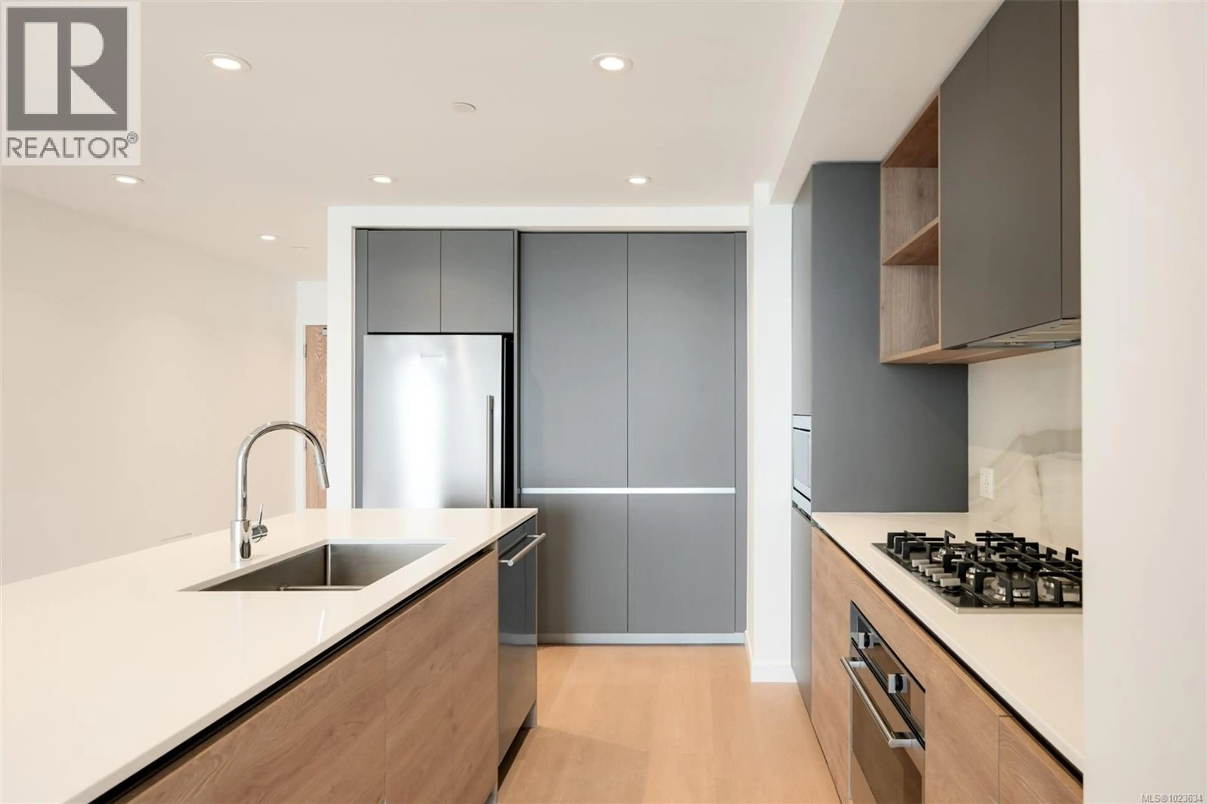 Property at #207 363 TYEE RD, Victoria, BC