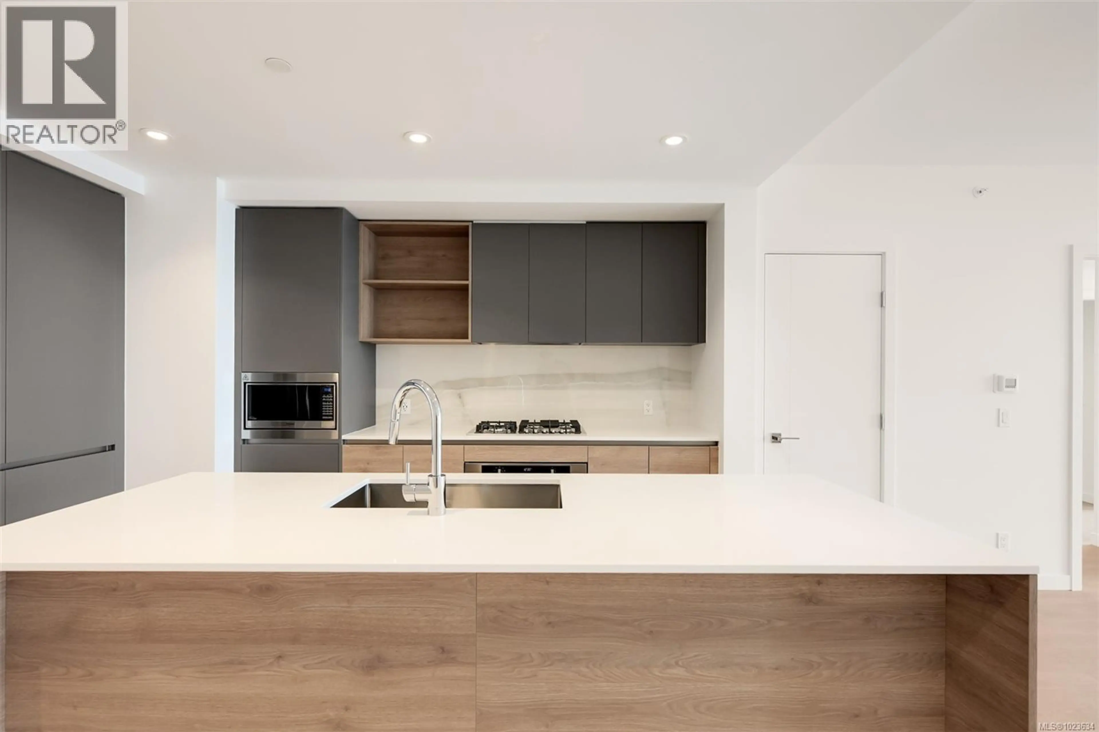 Property at #207 363 TYEE RD, Victoria, BC