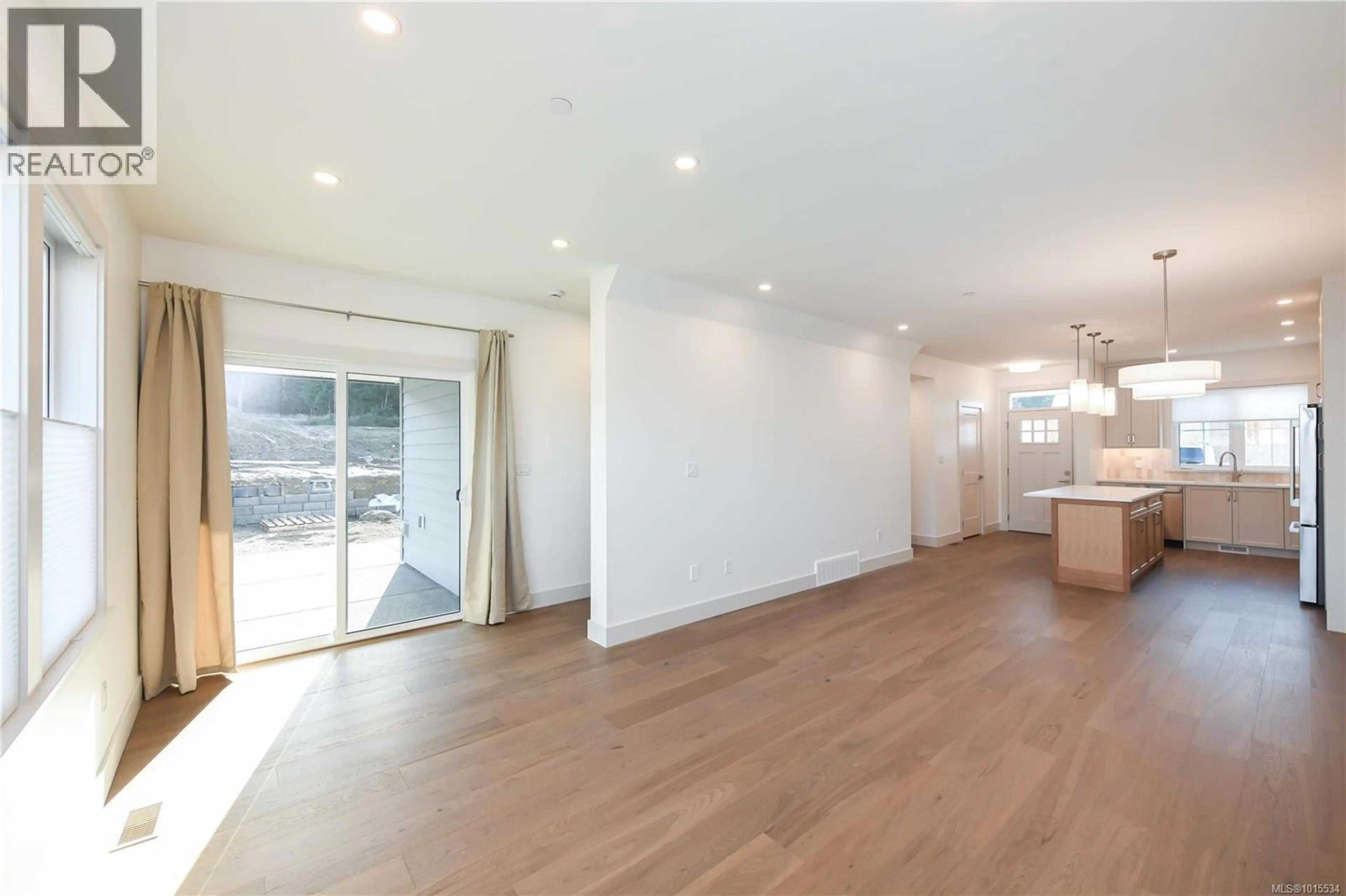 Property at 695 WESTMINSTER BLVD, Courtenay, BC