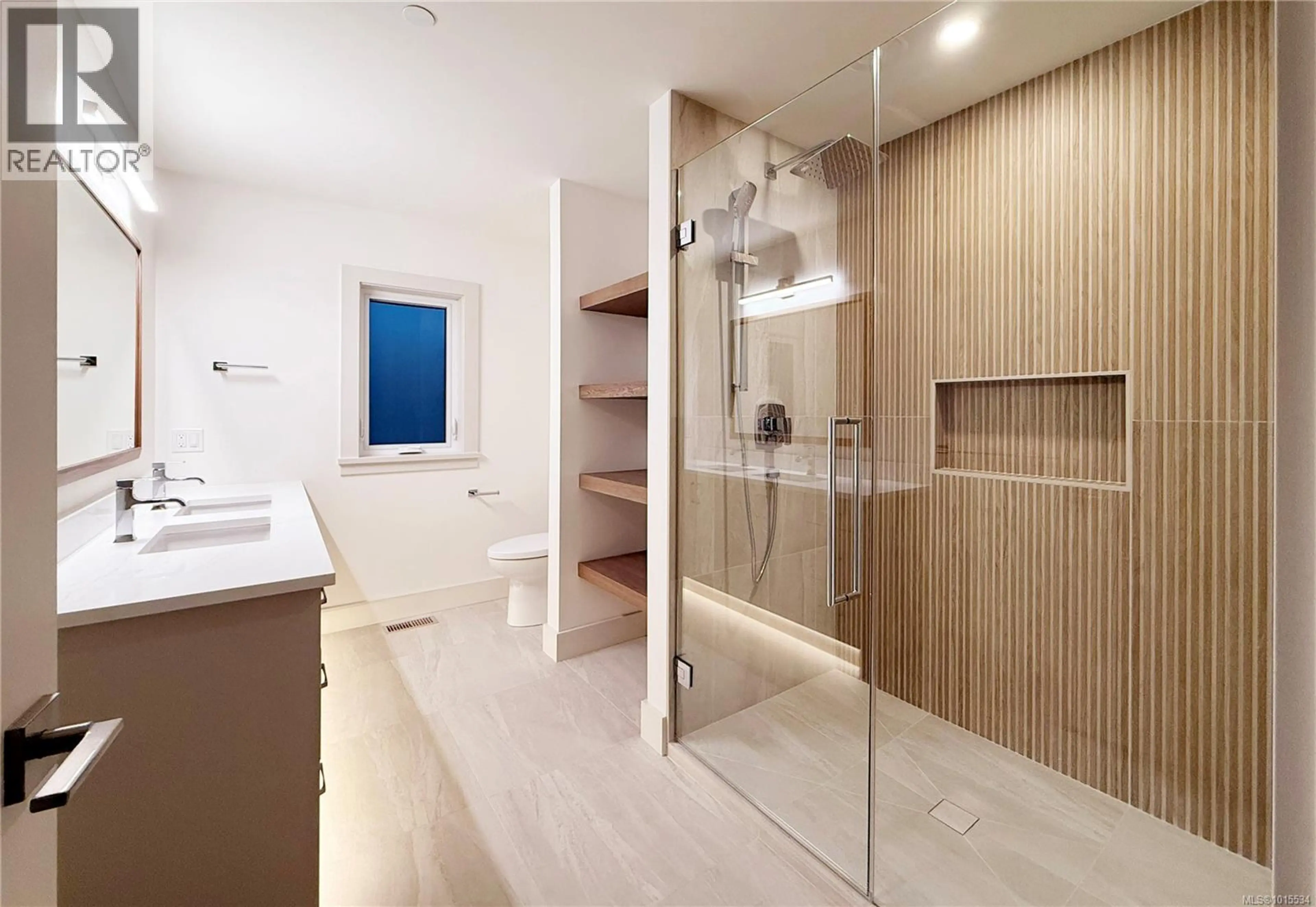 Property at 695 WESTMINSTER BLVD, Courtenay, BC