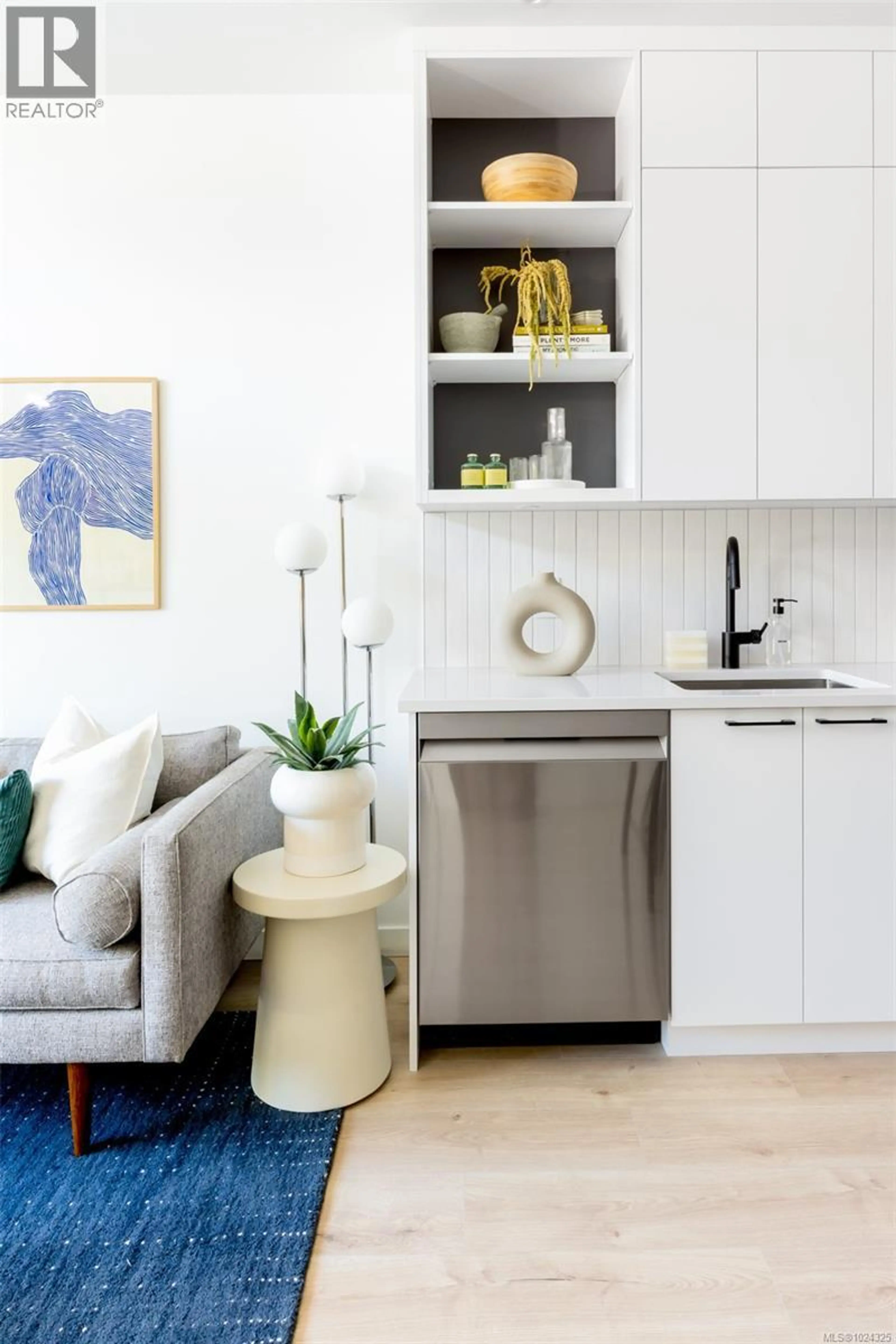 Property at #201 1075 TILLICUM RD, Esquimalt, BC