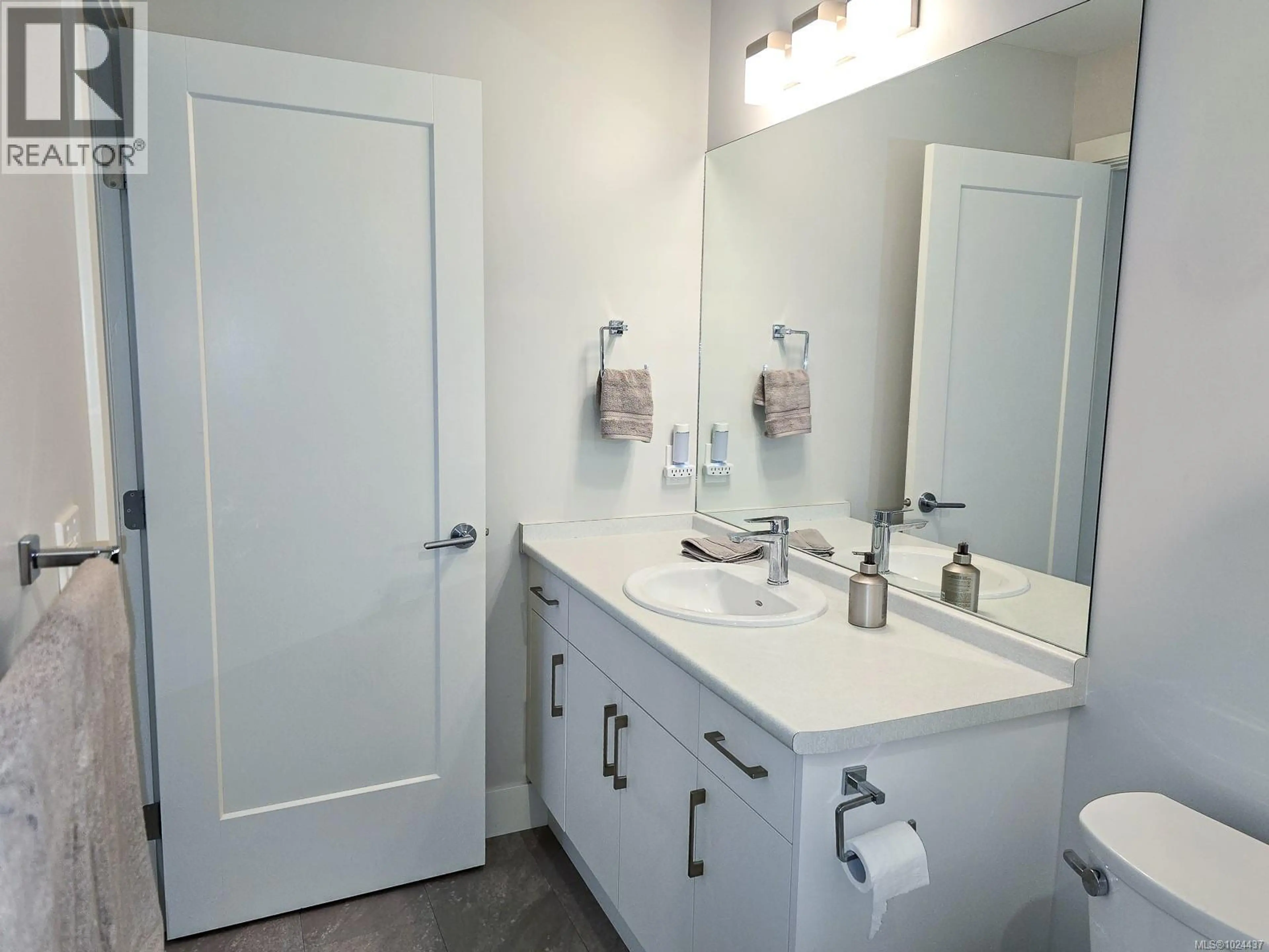 Property at #204 6544 METRAL DR, Nanaimo, BC