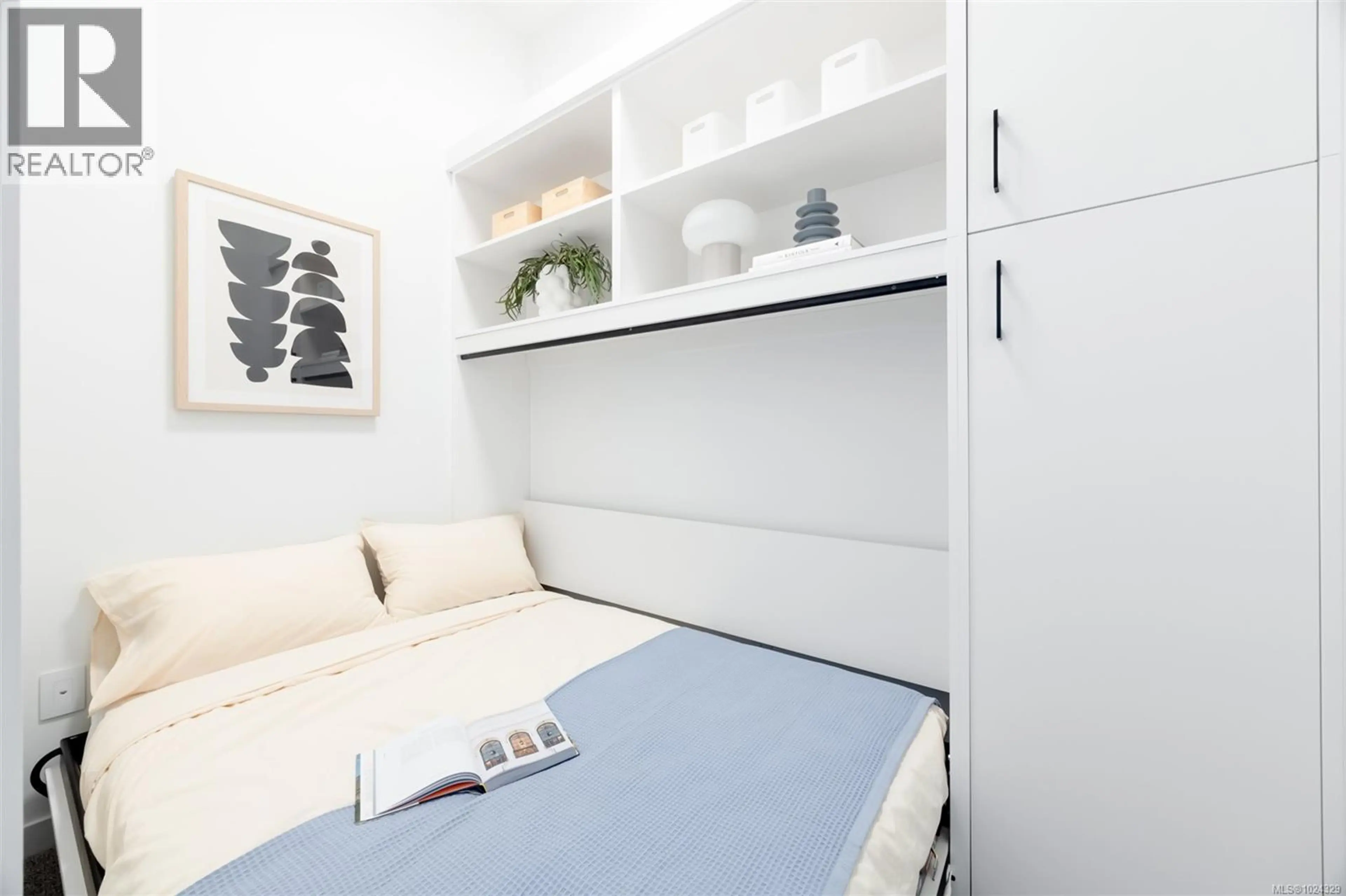 Property at #304 1075 TILLICUM RD, Esquimalt, BC