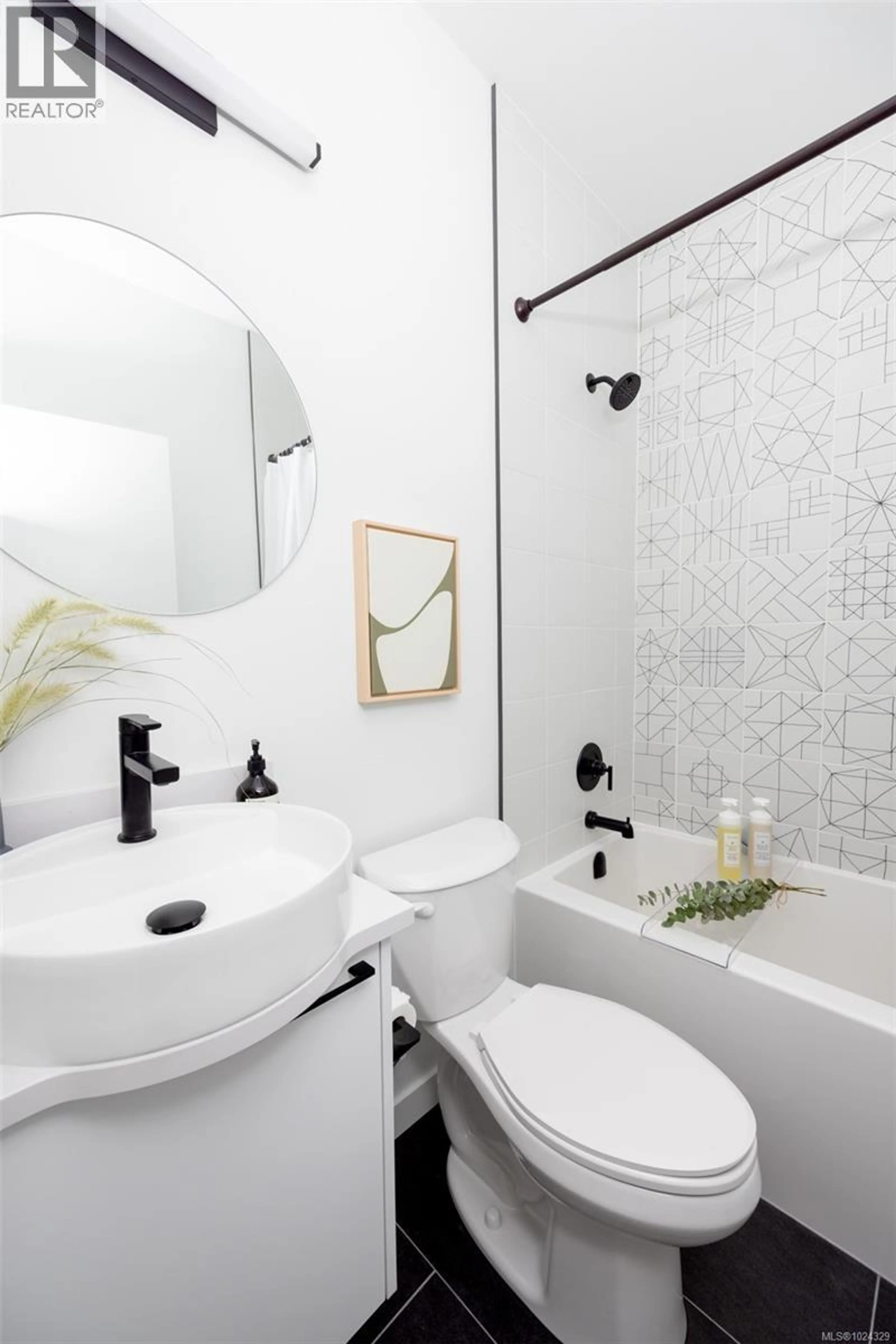 Property at #304 1075 TILLICUM RD, Esquimalt, BC