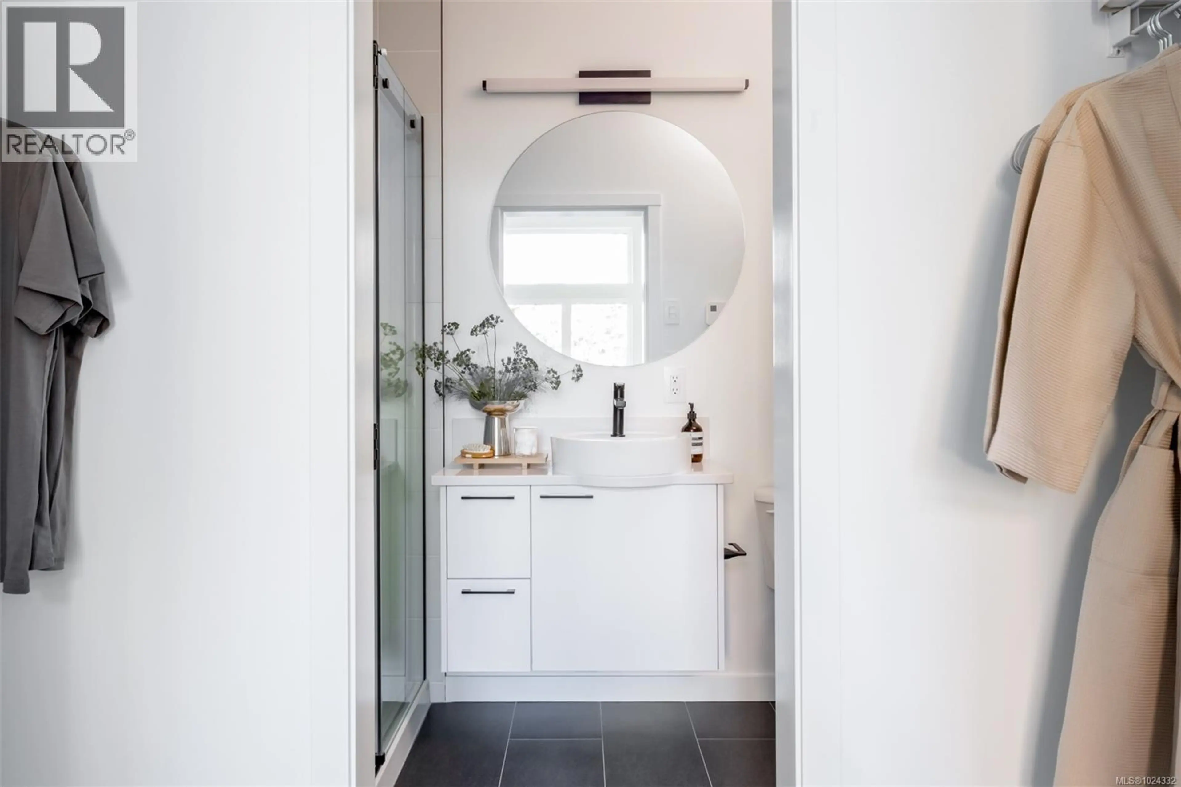 Property at #211 1075 TILLICUM RD, Esquimalt, BC