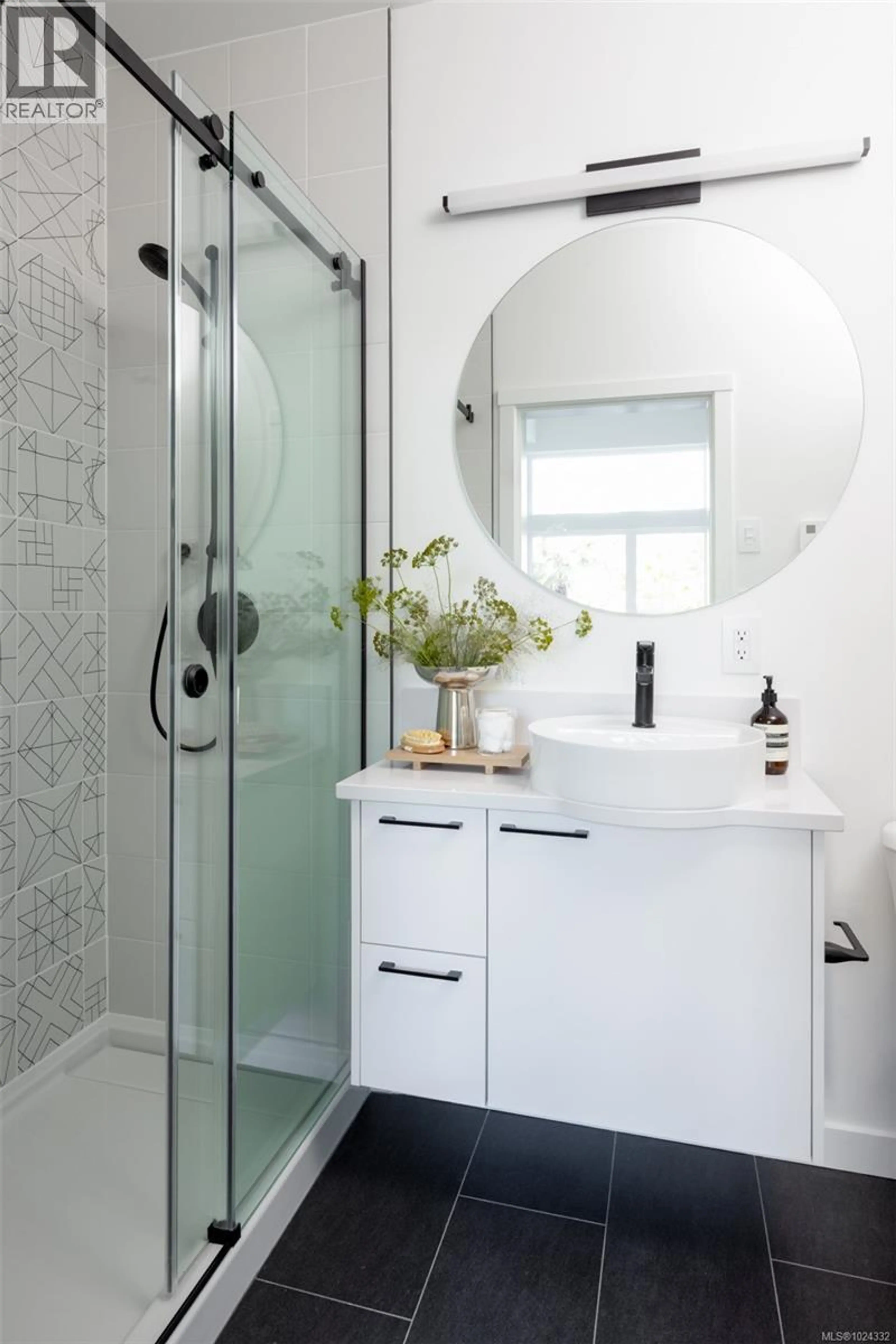 Property at #211 1075 TILLICUM RD, Esquimalt, BC