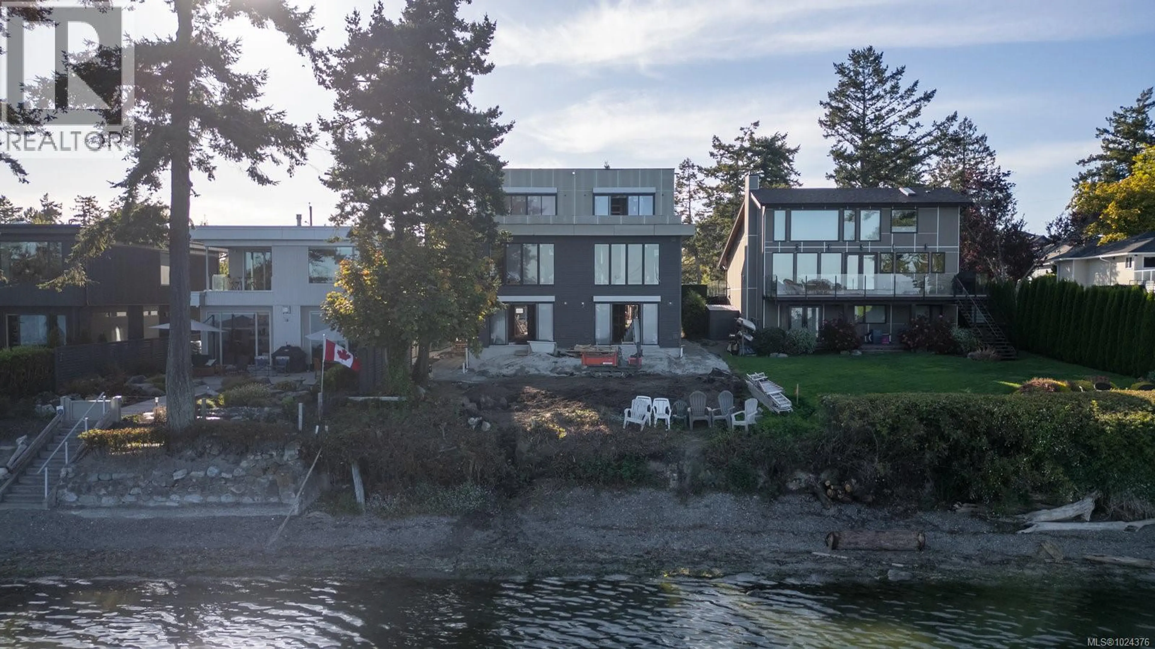 Property at #302 10393 ALLBAY RD, Sidney, BC