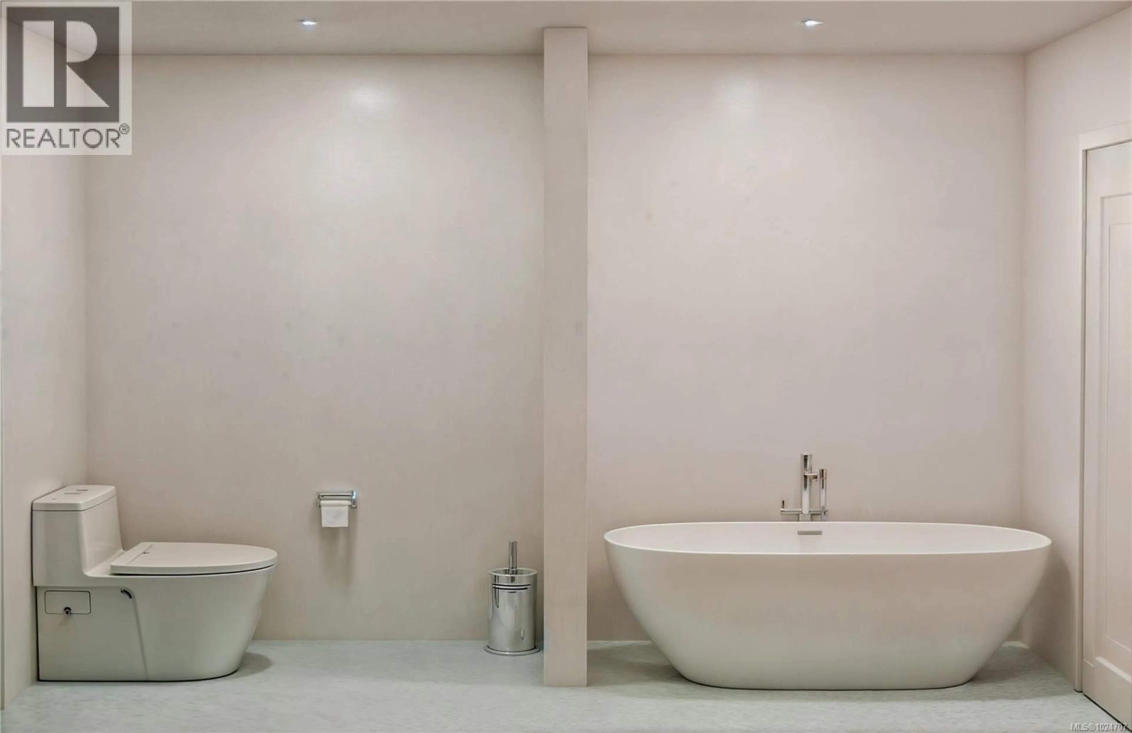 Property at #305 7815 WALLACE DR, Central Saanich, BC