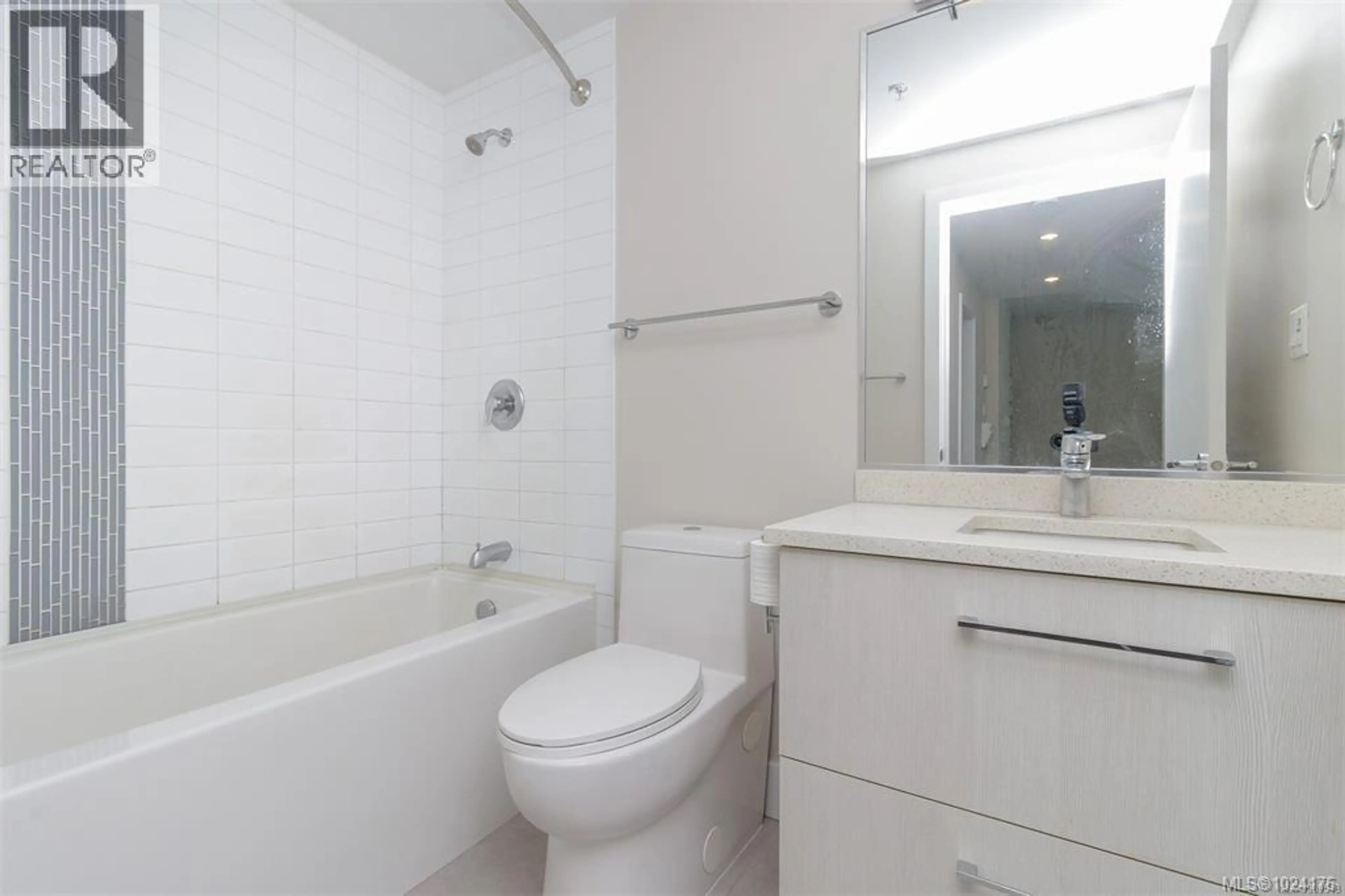 Property at #807 1090 JOHNSON ST, Victoria, BC