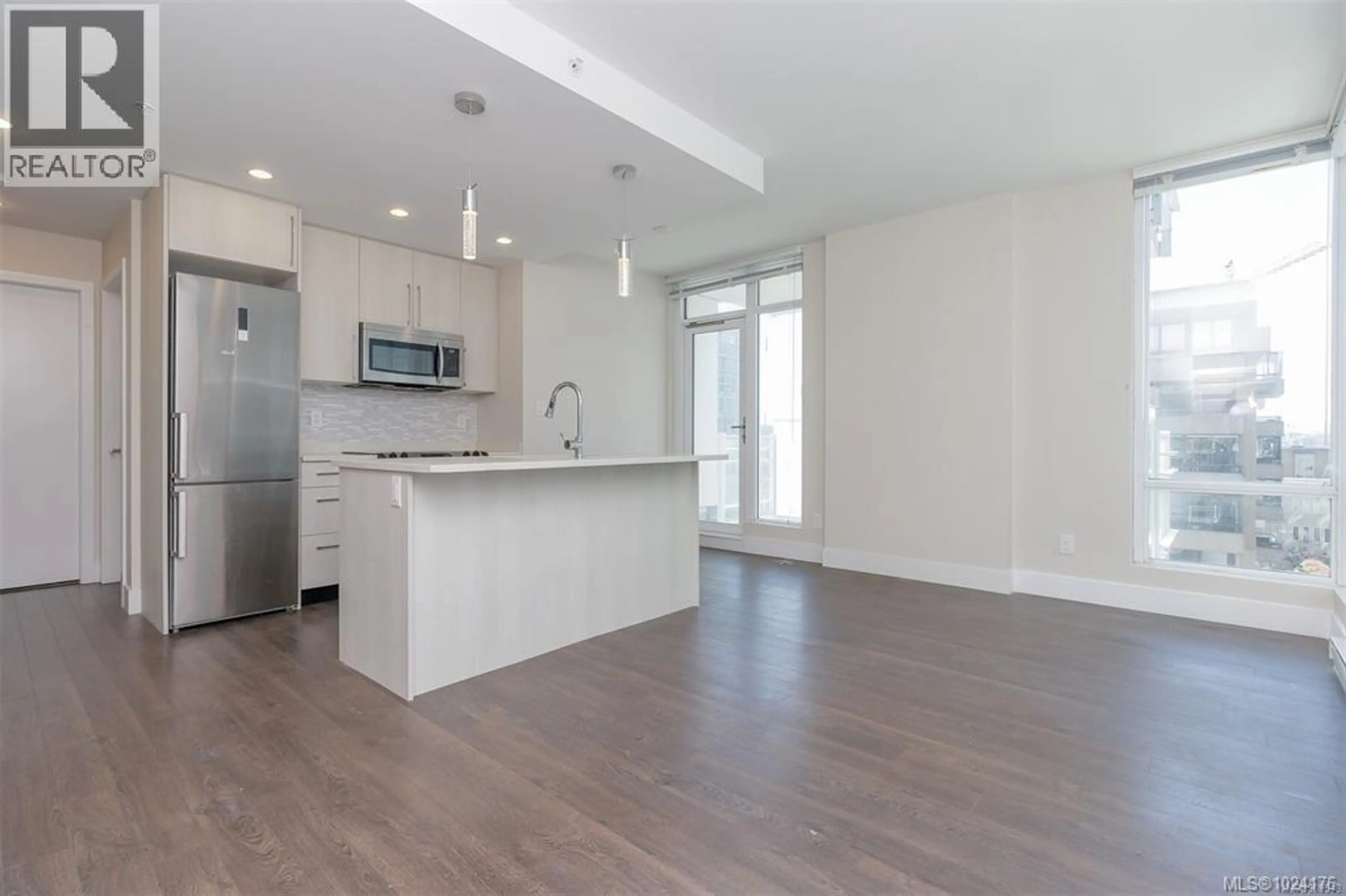 Property at #807 1090 JOHNSON ST, Victoria, BC