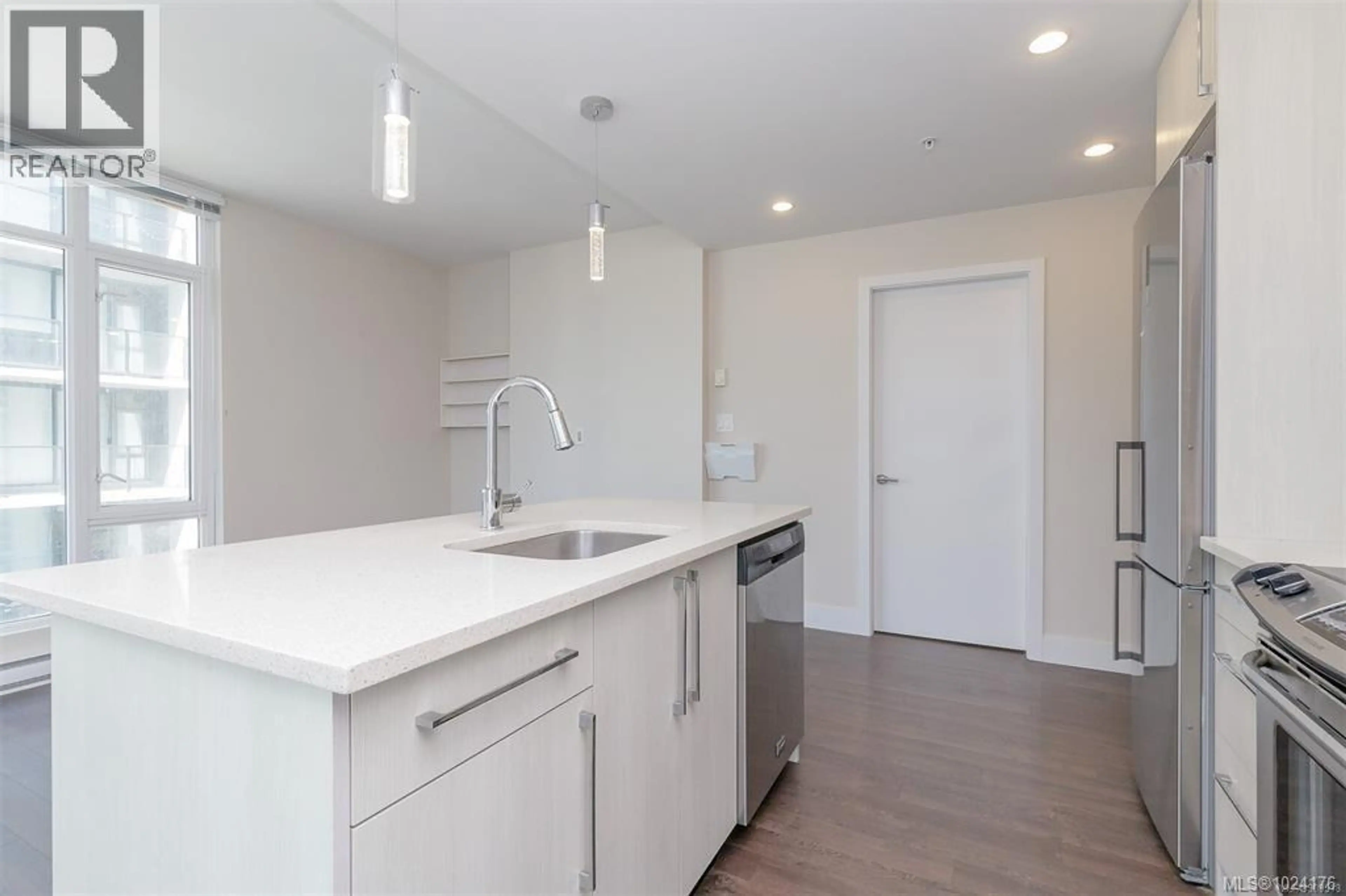 Property at #807 1090 JOHNSON ST, Victoria, BC