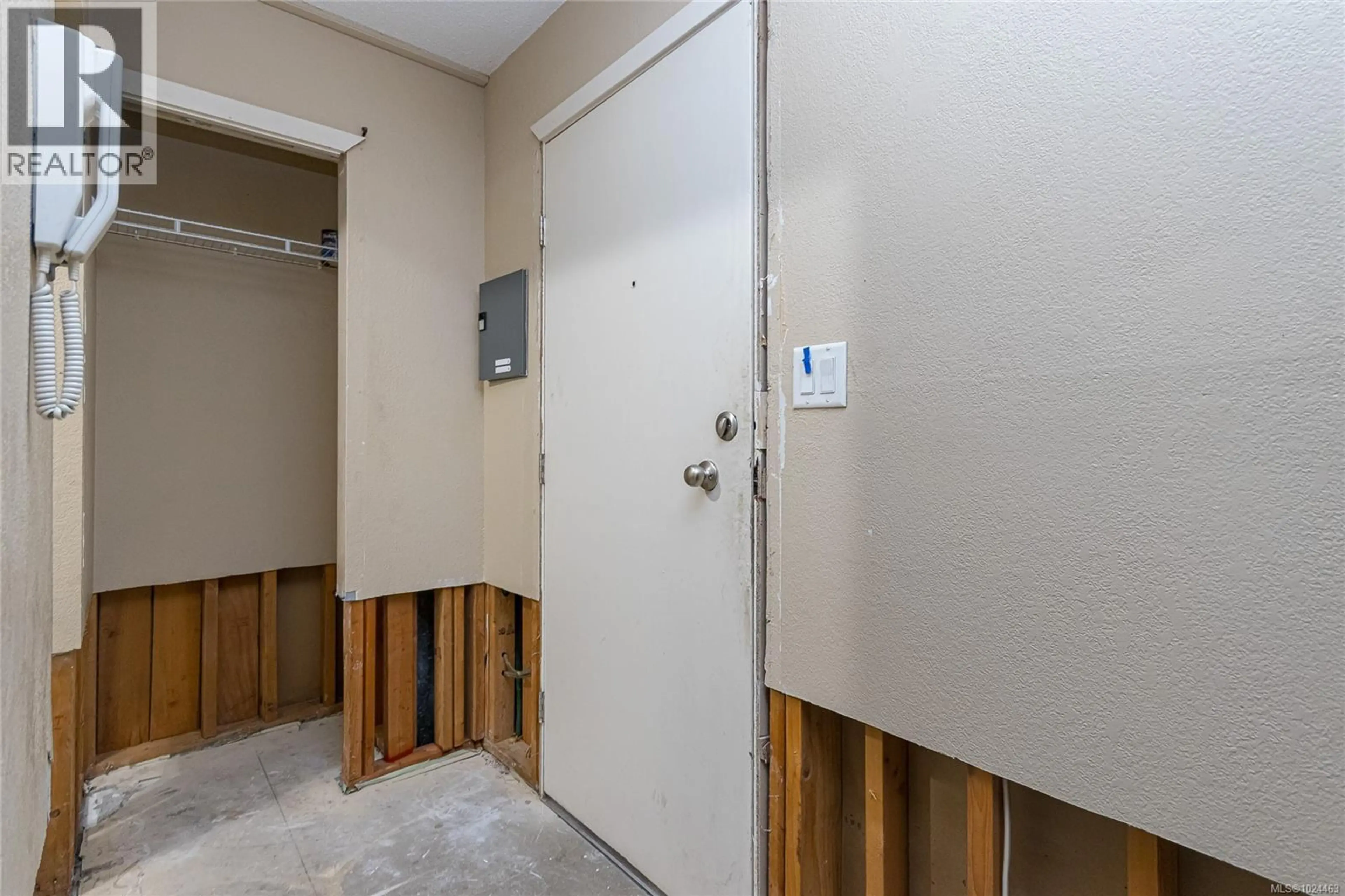 Property at #206 3800 QUADRA ST, Saanich, BC