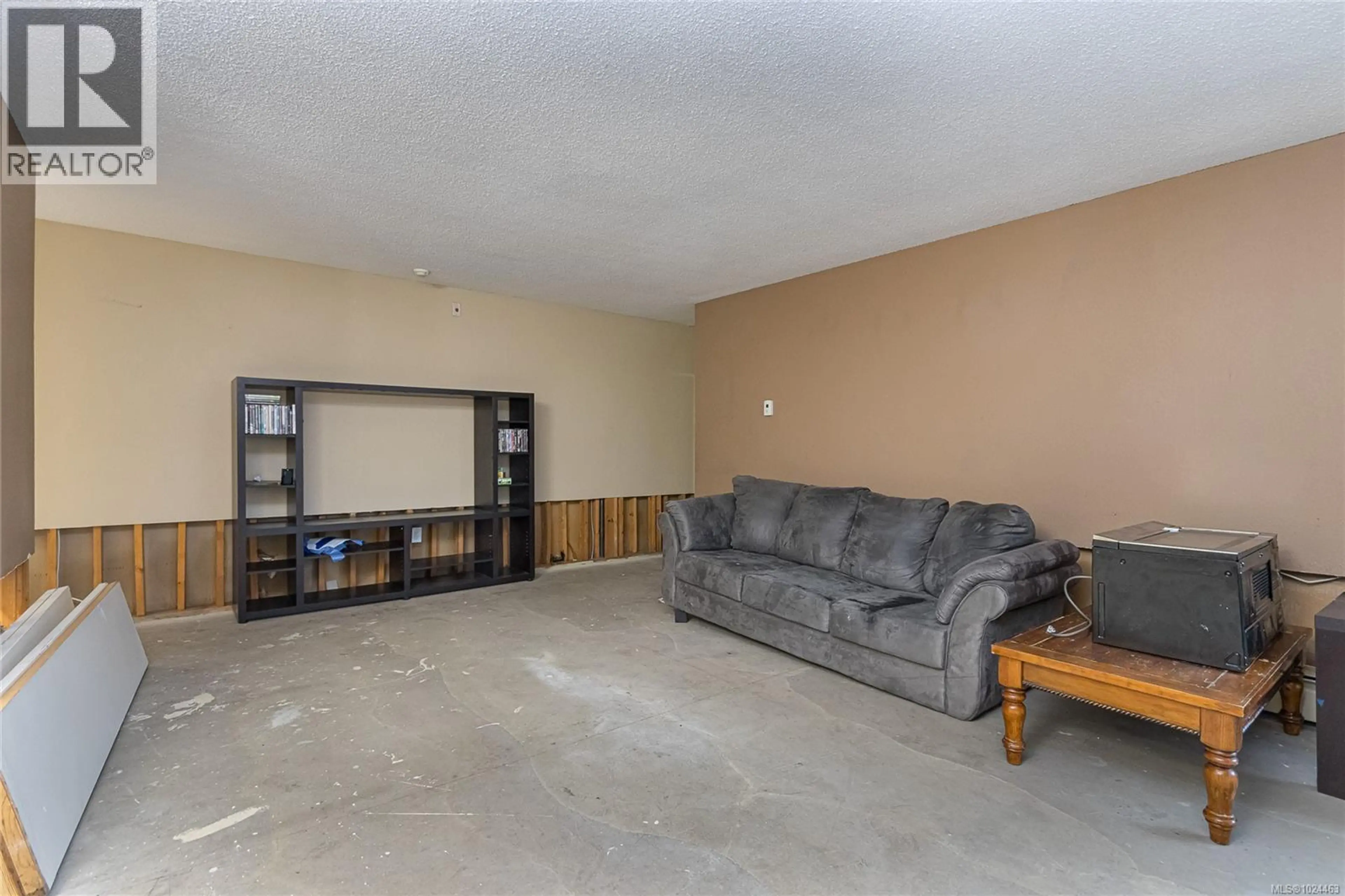 Property at #206 3800 QUADRA ST, Saanich, BC