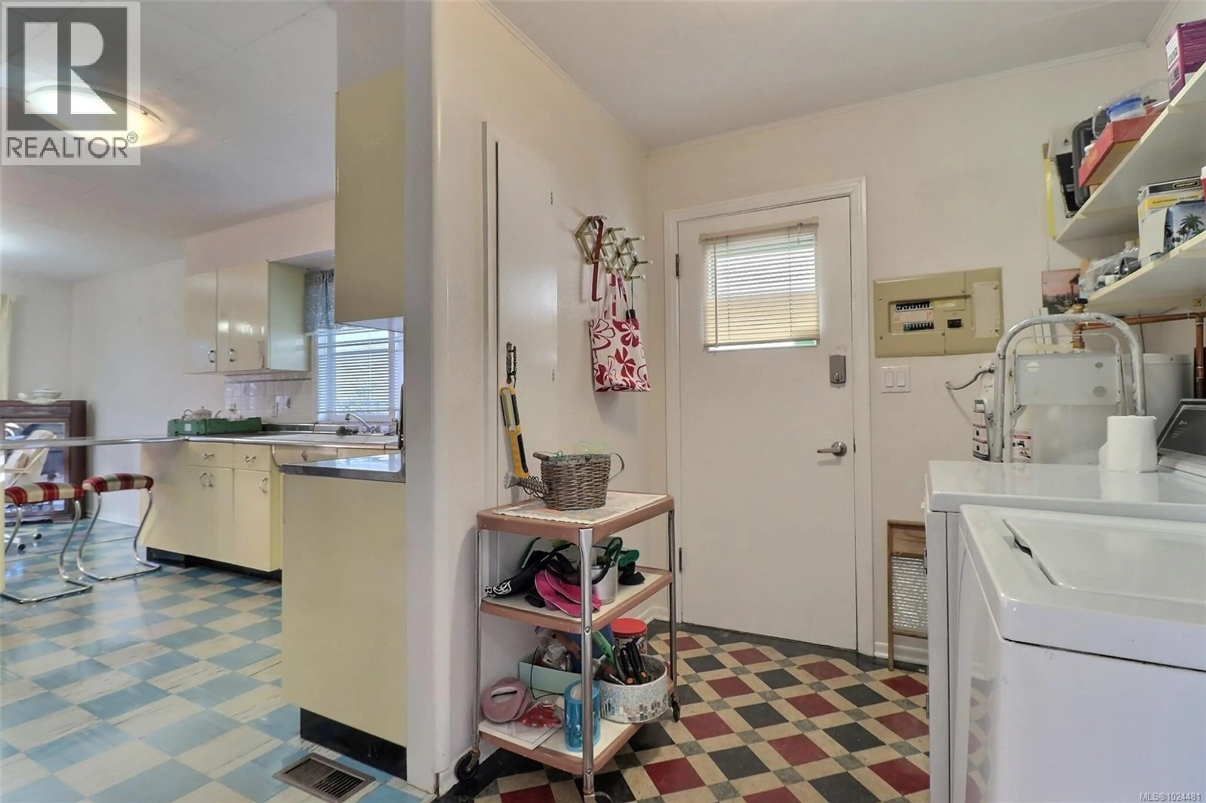 Property at 692 5TH ST, Courtenay, BC