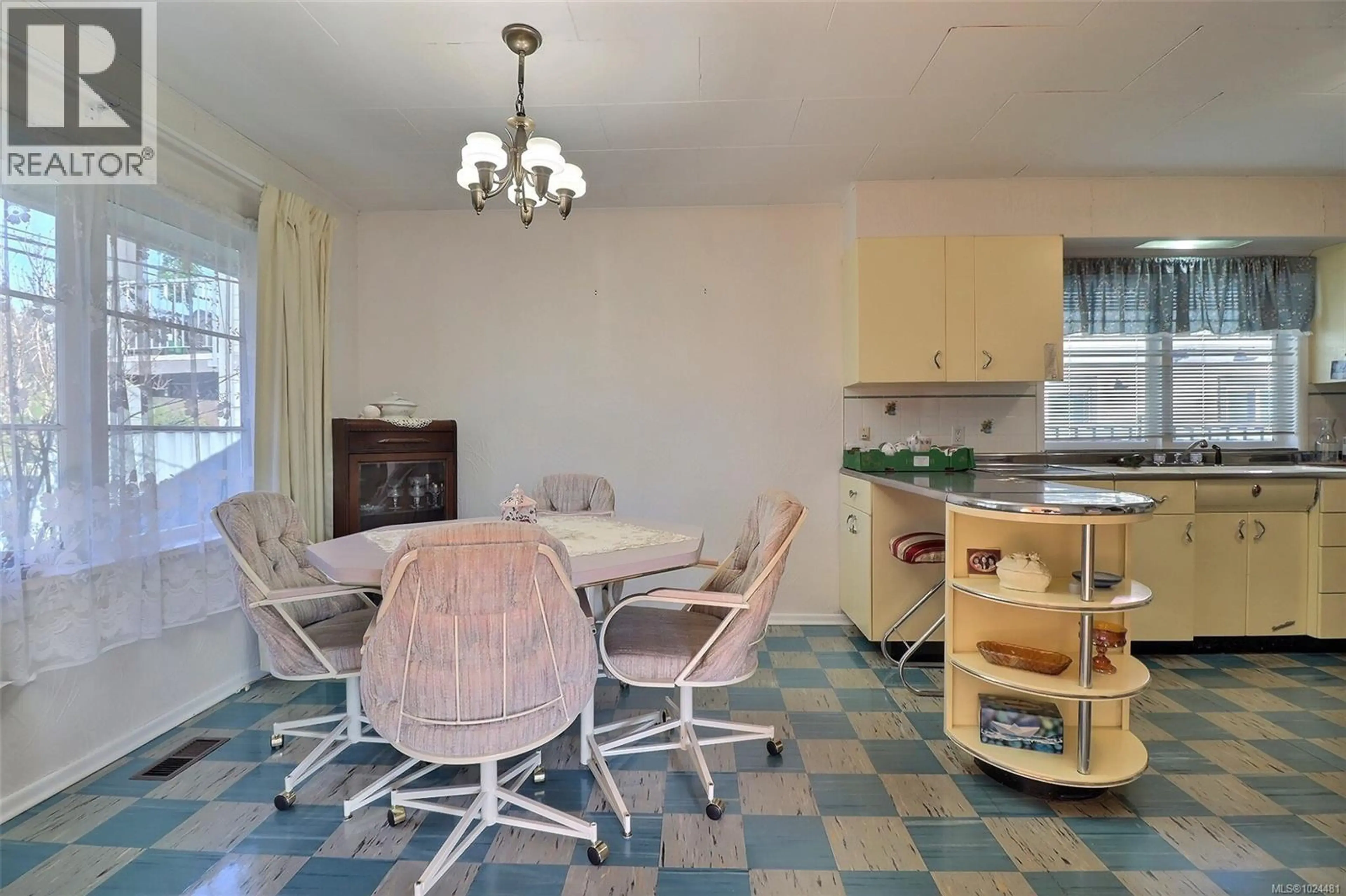 Property at 692 5TH ST, Courtenay, BC