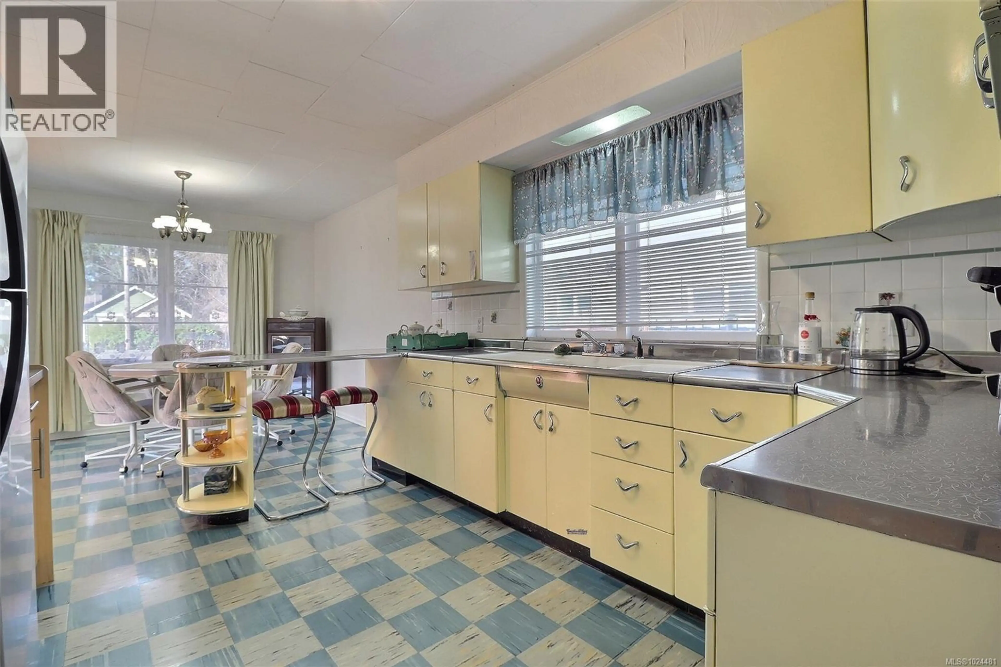 Property at 692 5TH ST, Courtenay, BC