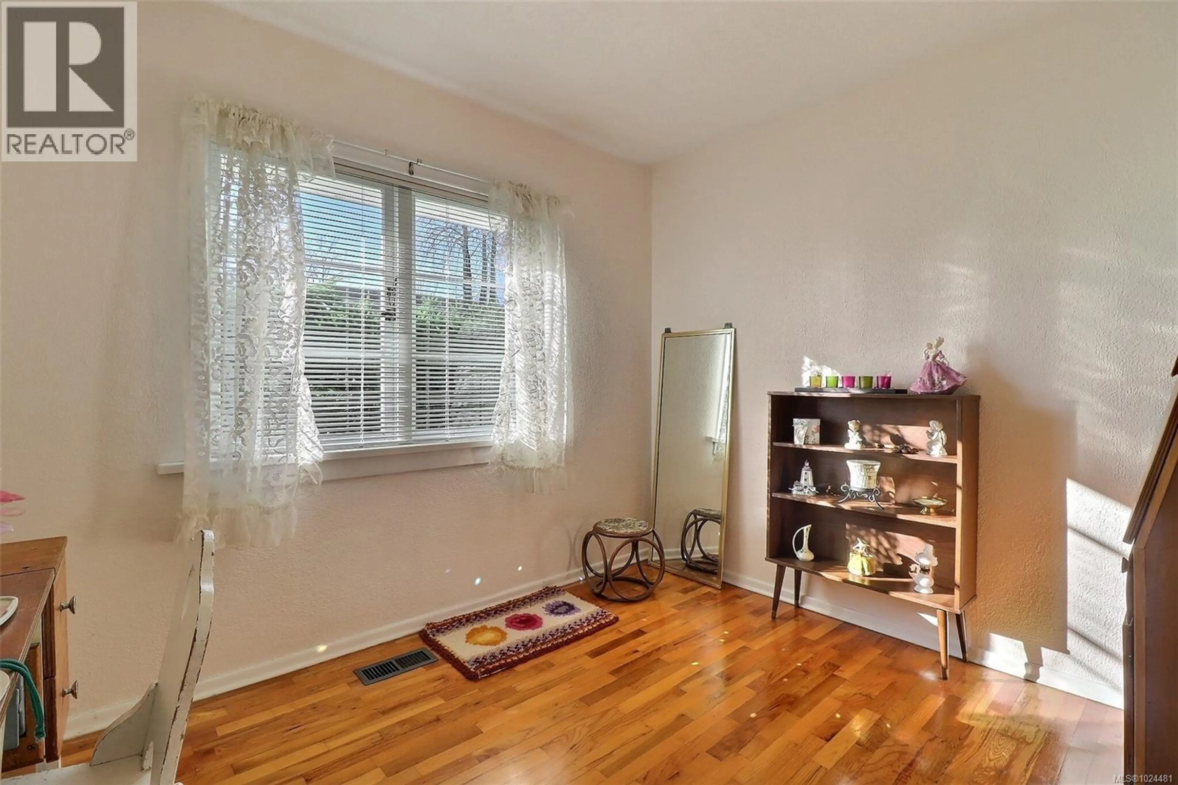 Property at 692 5TH ST, Courtenay, BC