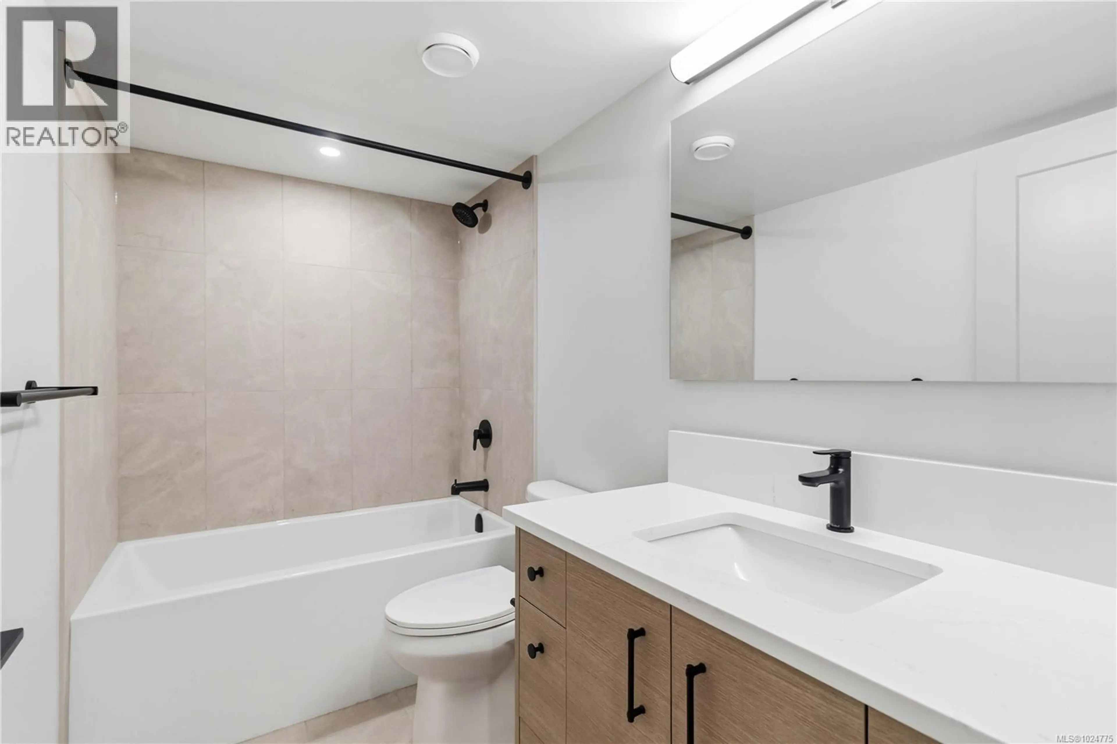 Property at #4 1789 EMERSON ST, Victoria, BC