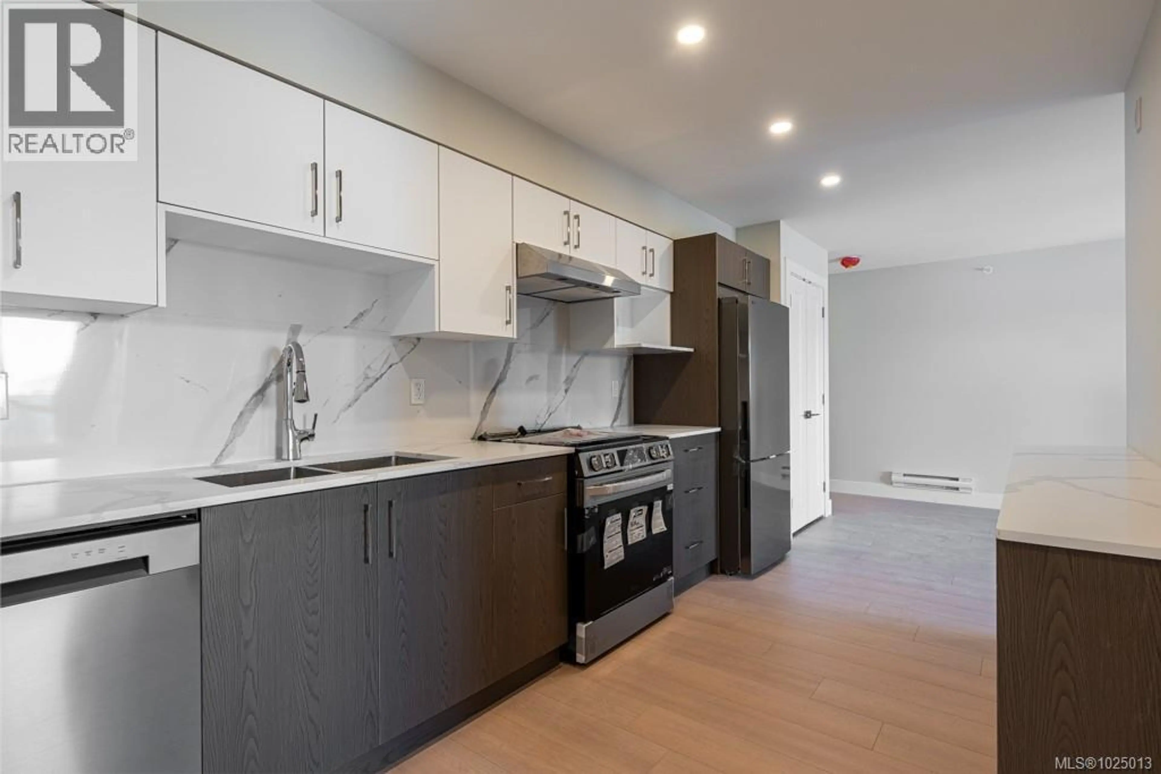 Property at #202 171 JENSEN AVE W, Parksville, BC