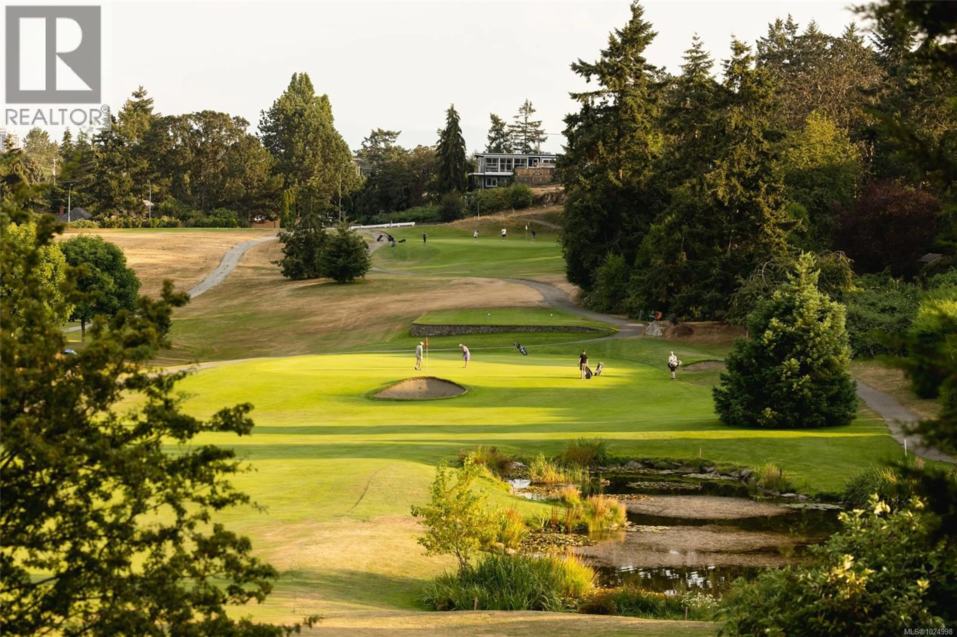 Property at #415 3226 SHELBOURNE ST, Saanich, BC