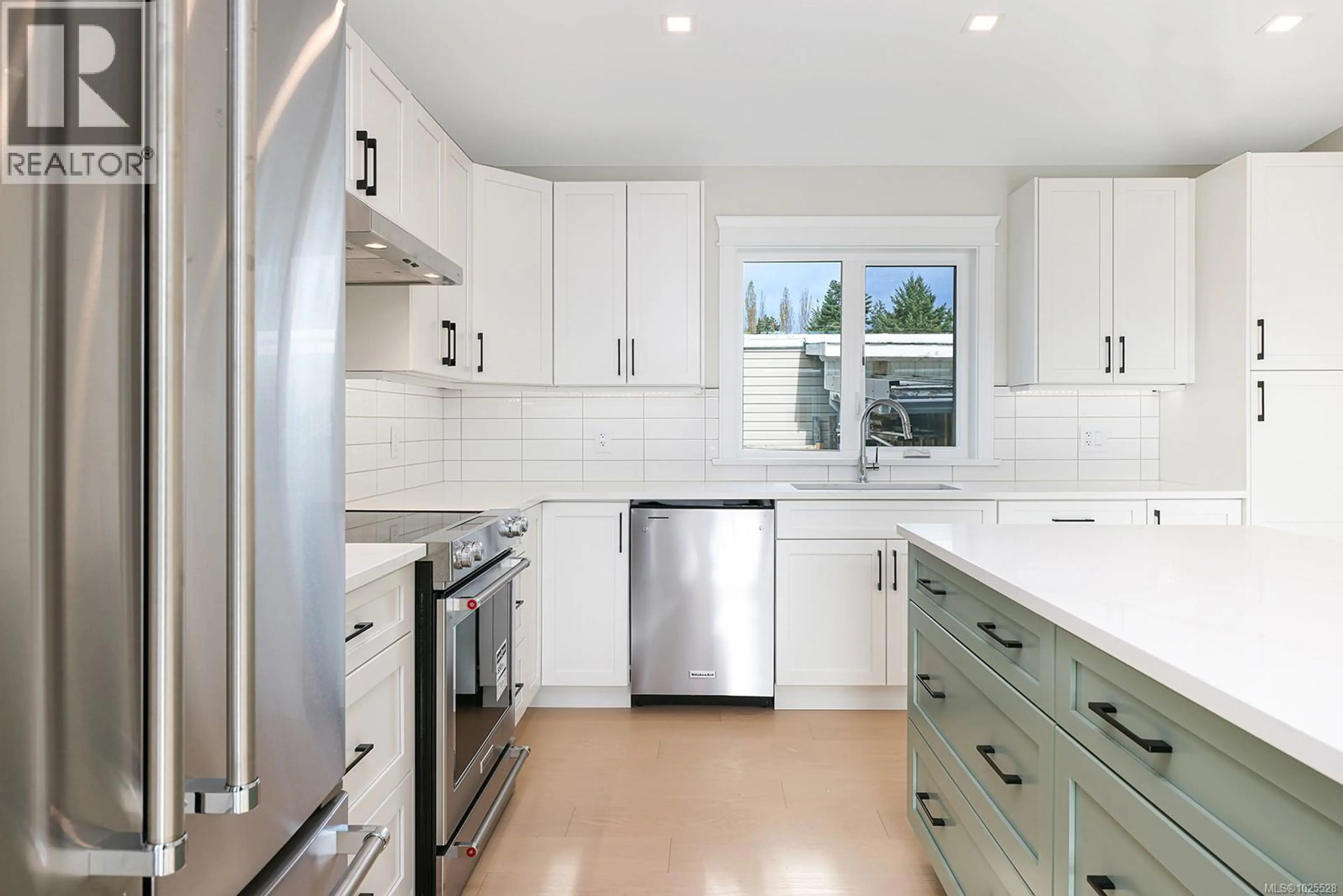 Property at #16 1240 WILKINSON RD, Comox, BC