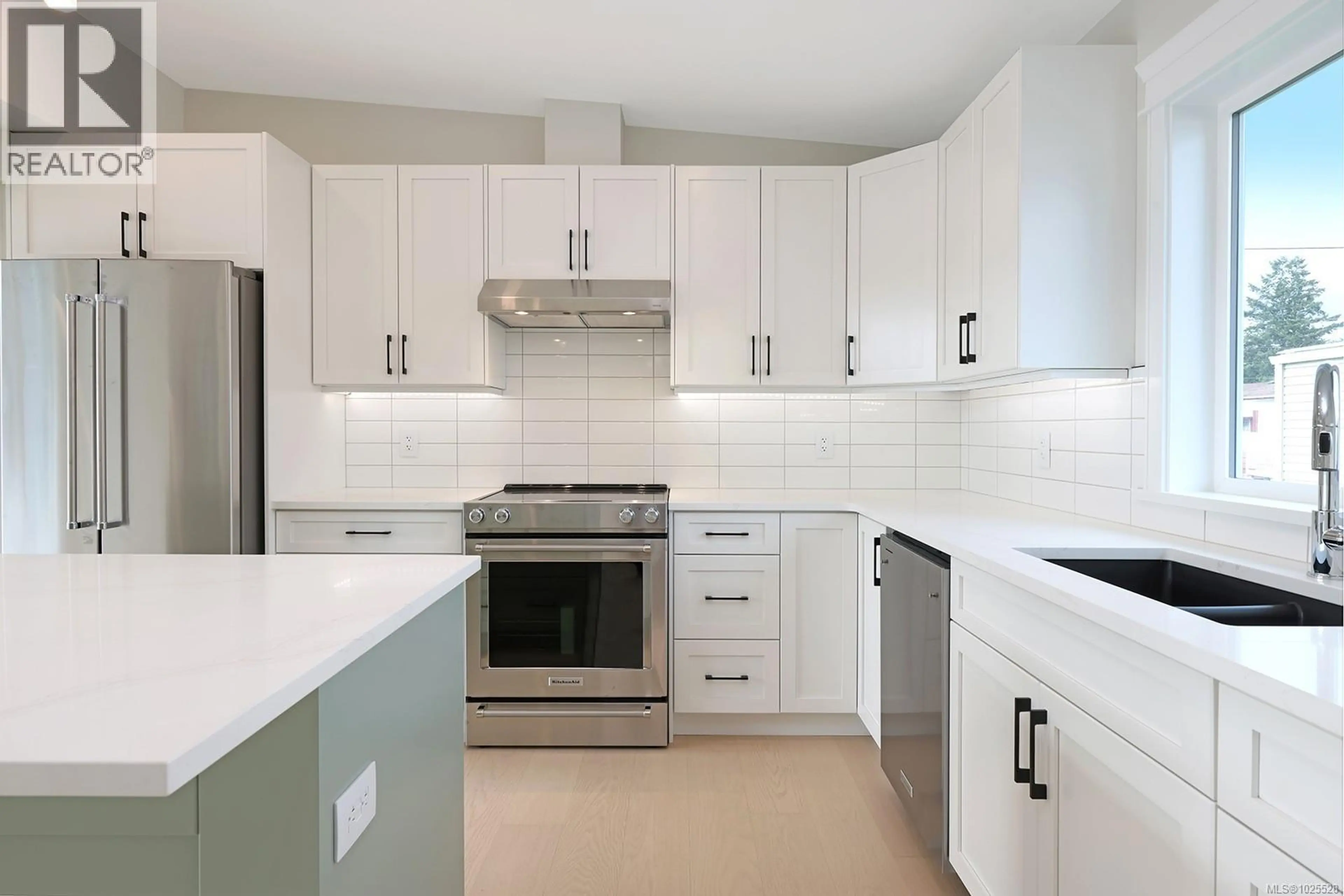 Property at #16 1240 WILKINSON RD, Comox, BC