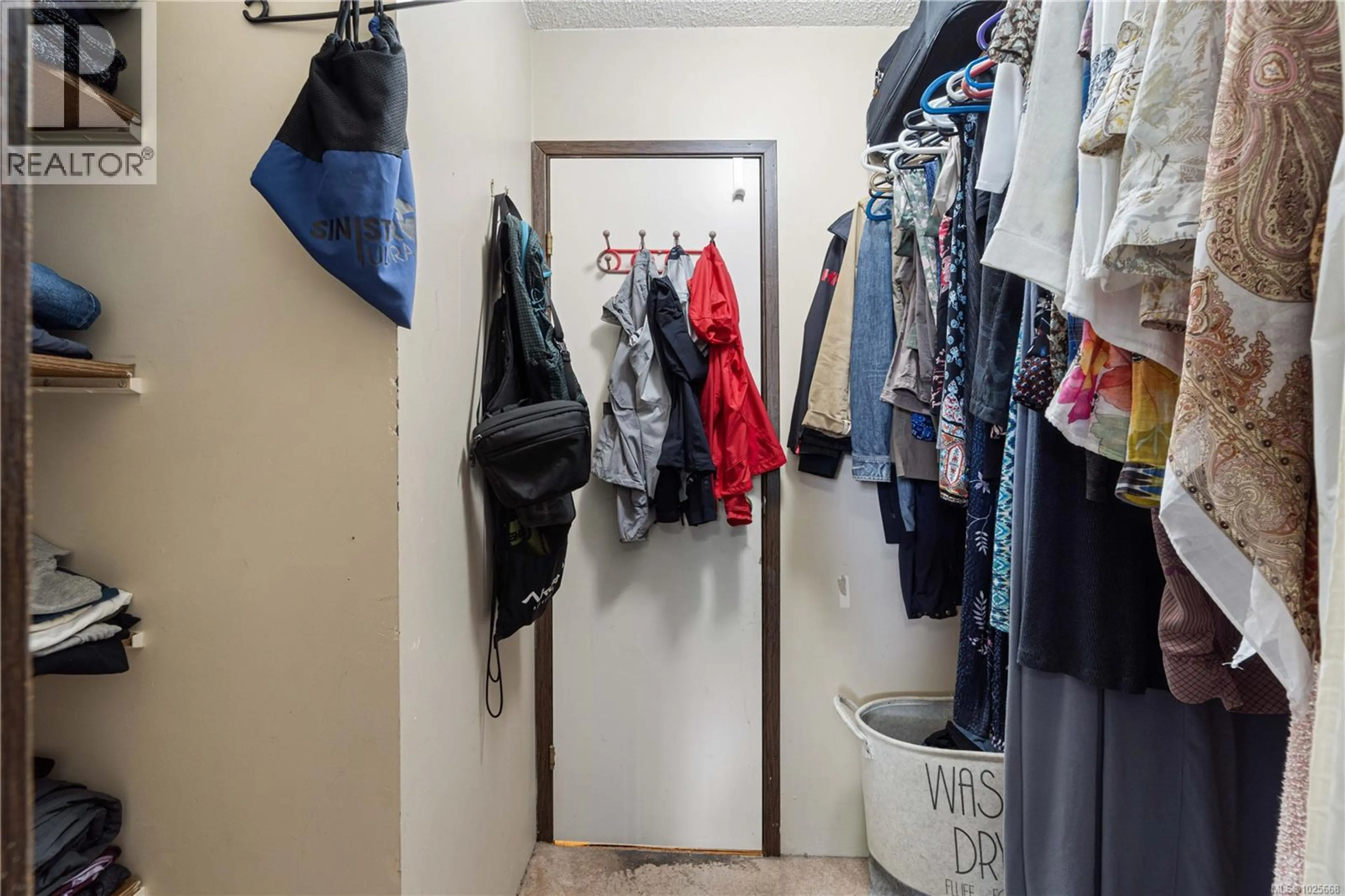 Property at #16 211 BUTTERTUBS PL, Nanaimo, BC