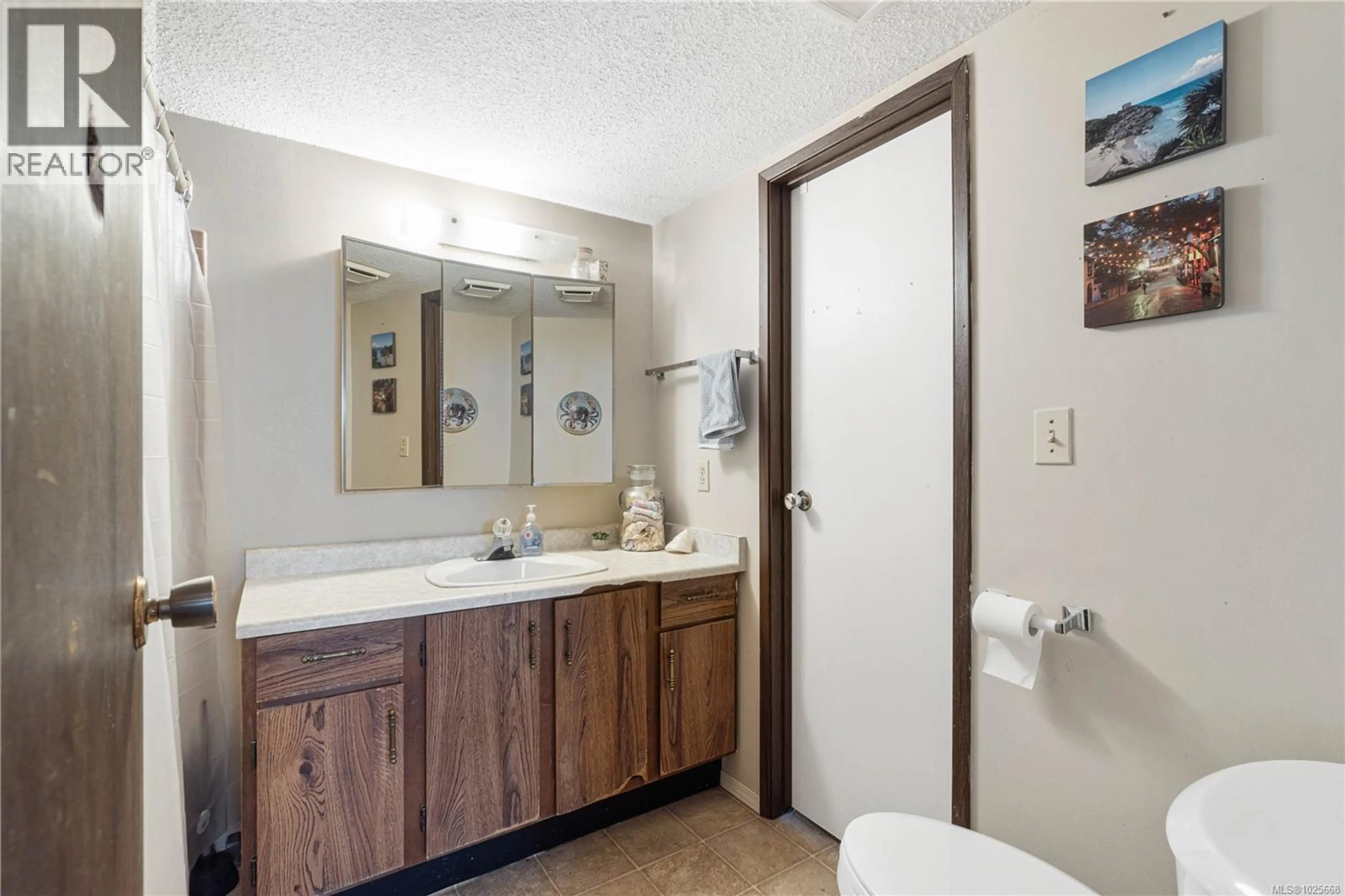 Property at #16 211 BUTTERTUBS PL, Nanaimo, BC