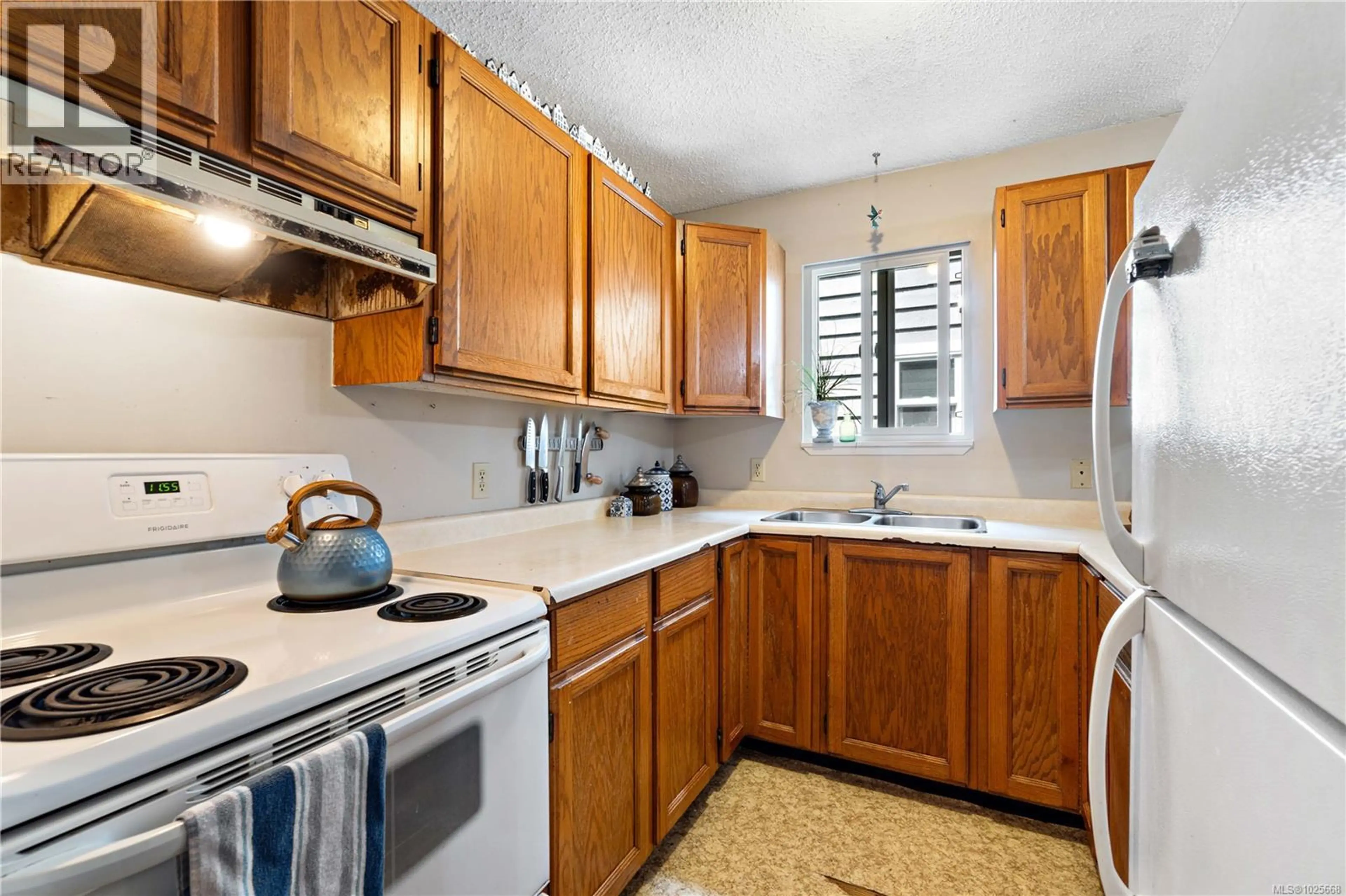 Property at #16 211 BUTTERTUBS PL, Nanaimo, BC