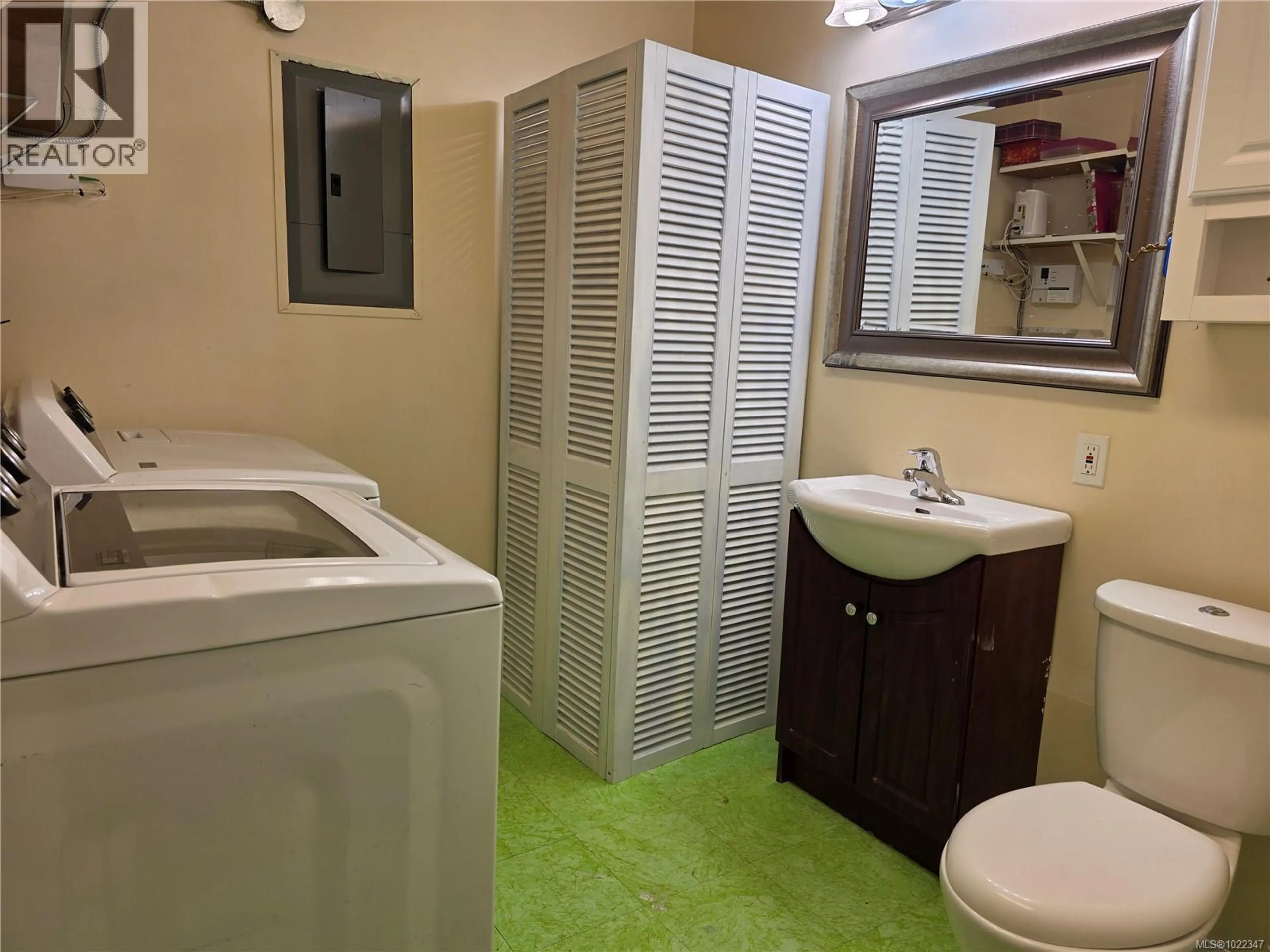 Property at 2114 MCKENZIE AVE, Comox, BC