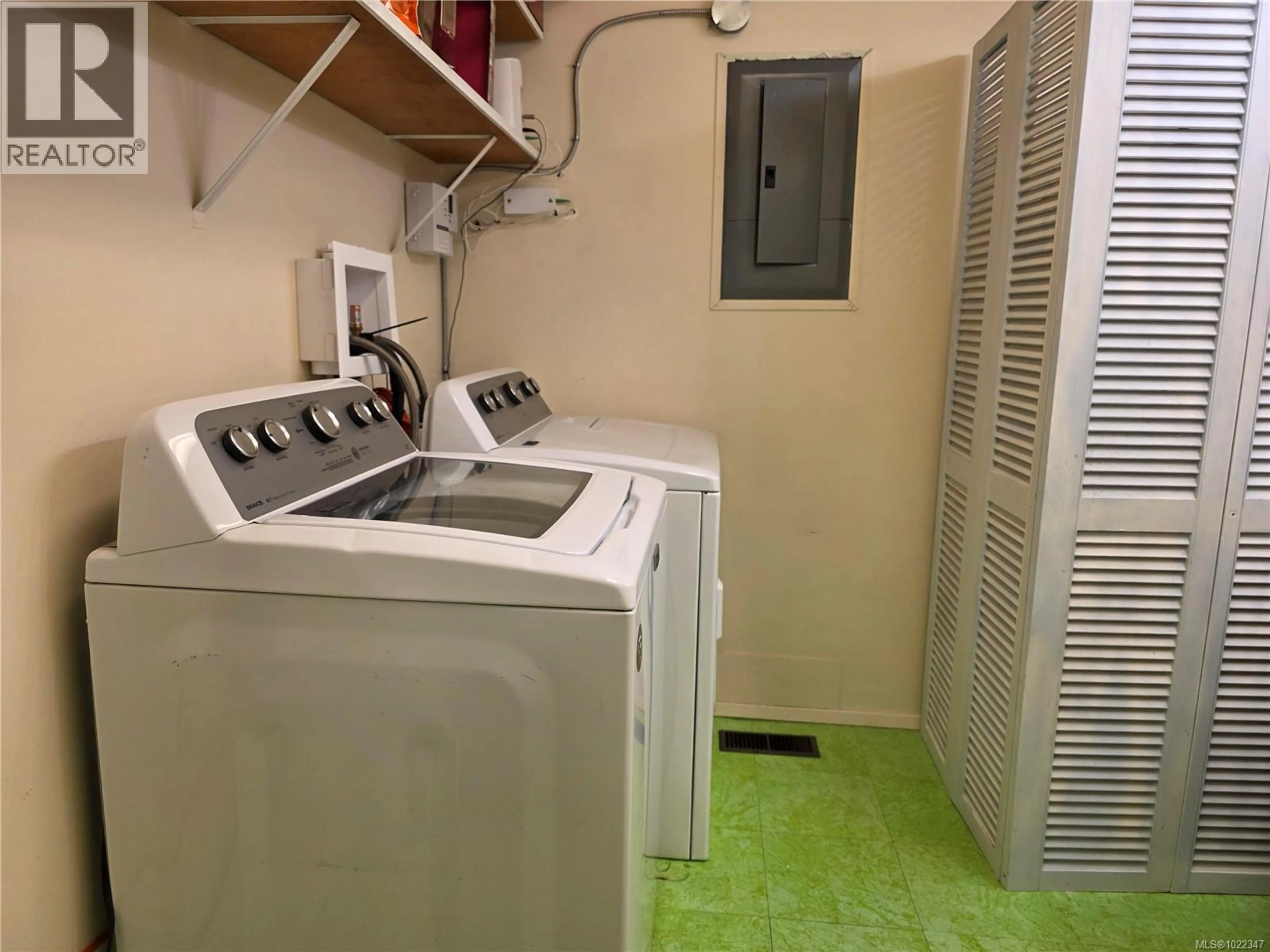 Property at 2114 MCKENZIE AVE, Comox, BC