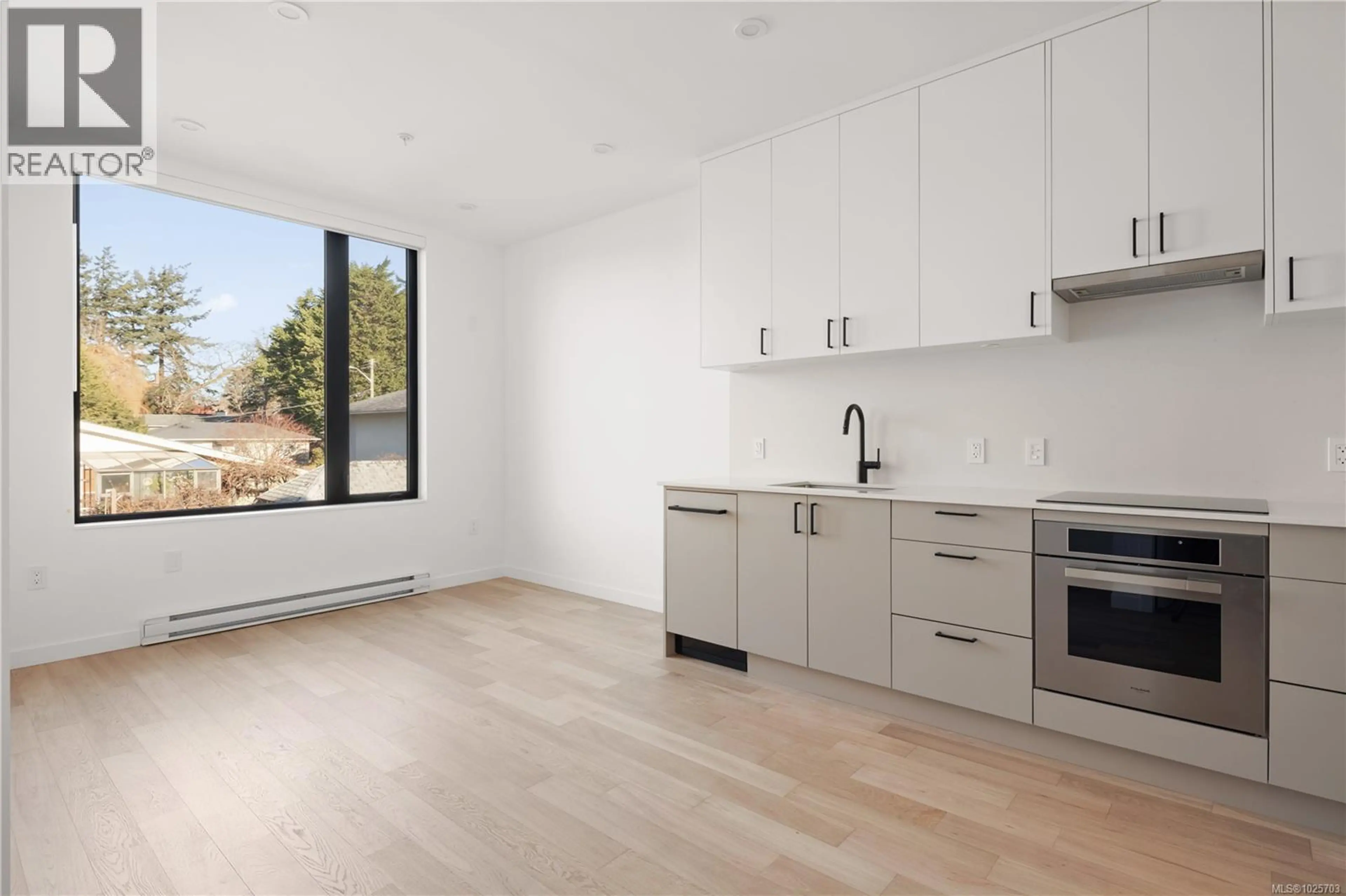 Property at #9 907 REDFERN ST W, Victoria, BC