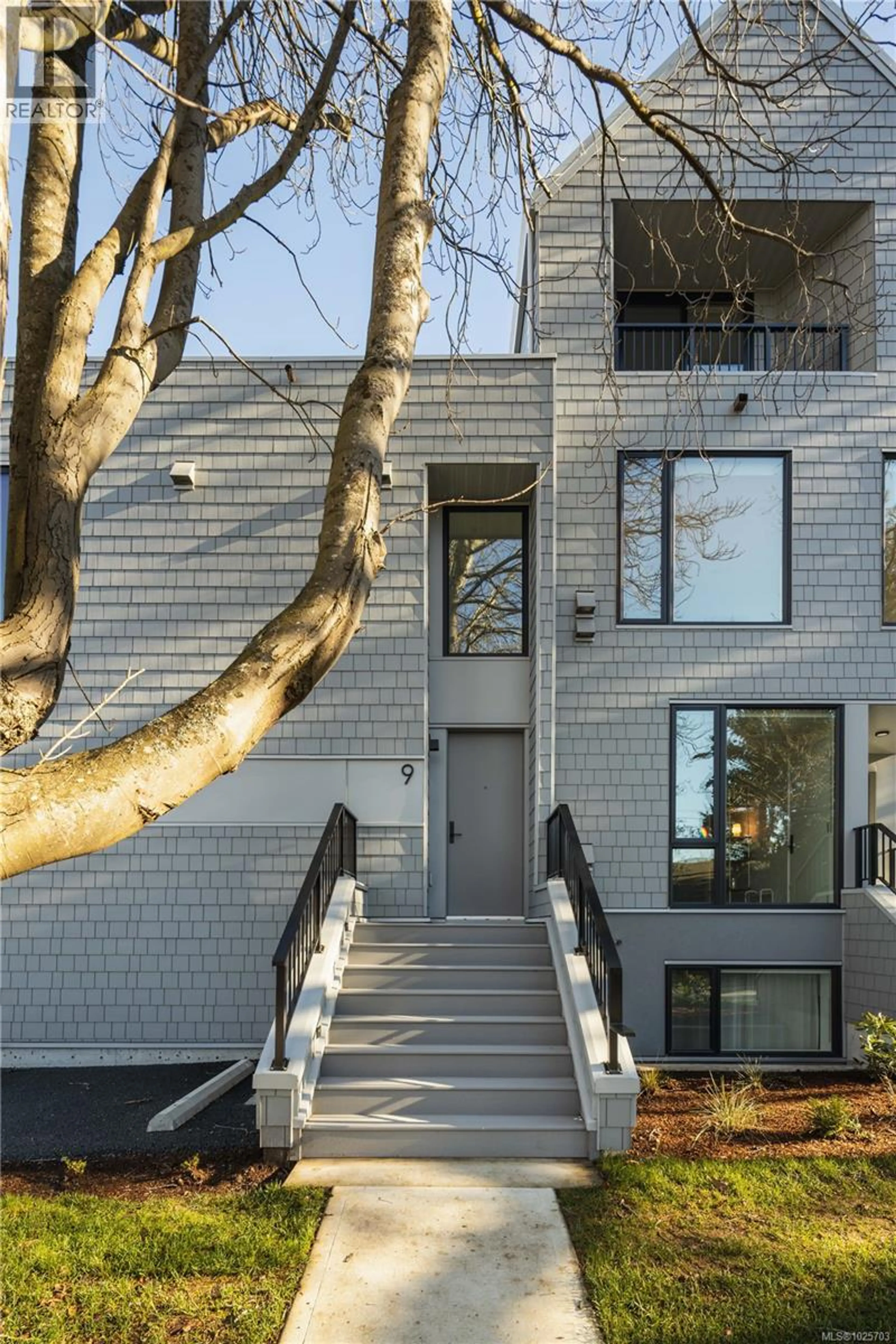 Property at #9 907 REDFERN ST W, Victoria, BC