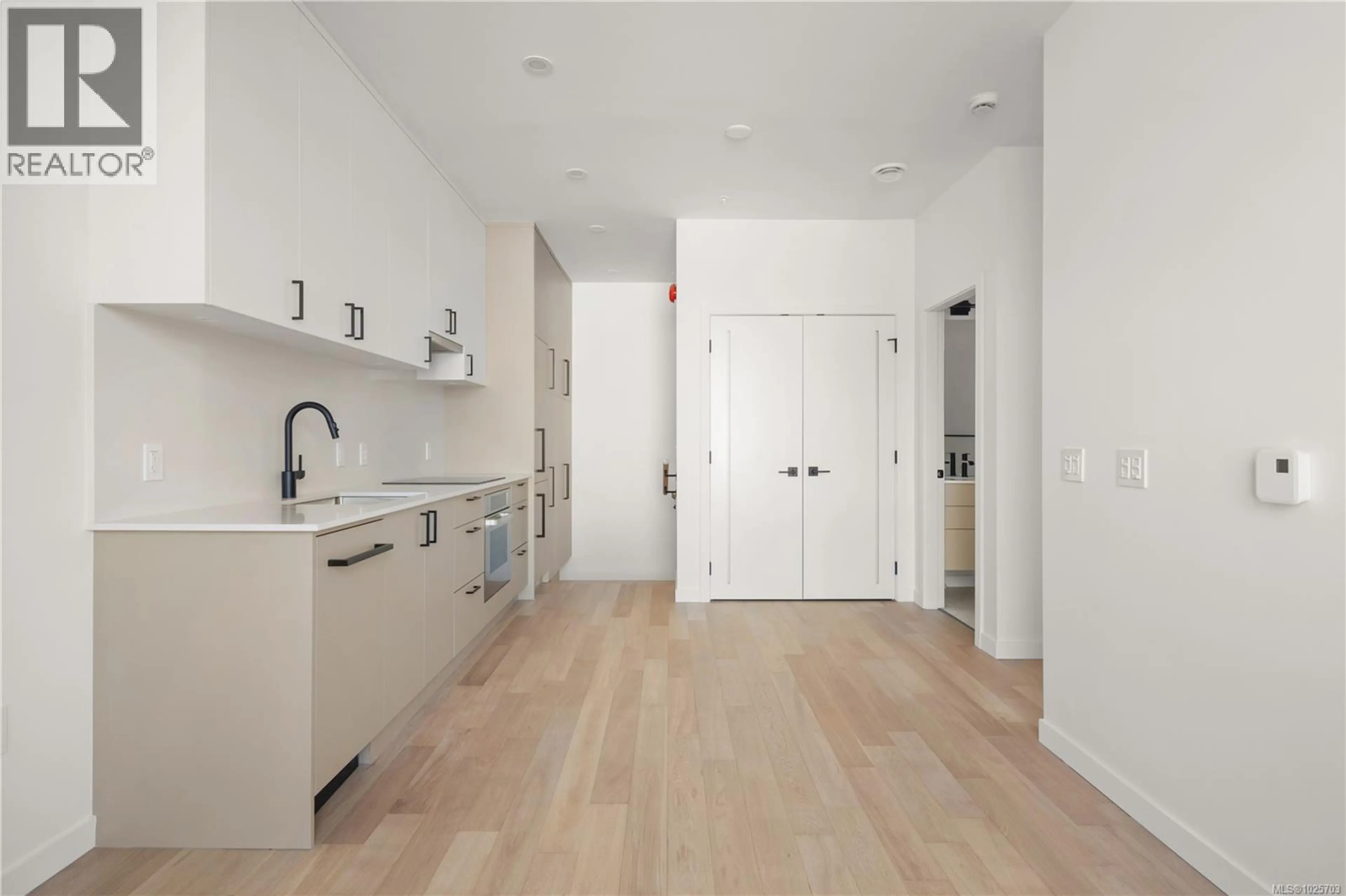 Property at #9 907 REDFERN ST W, Victoria, BC