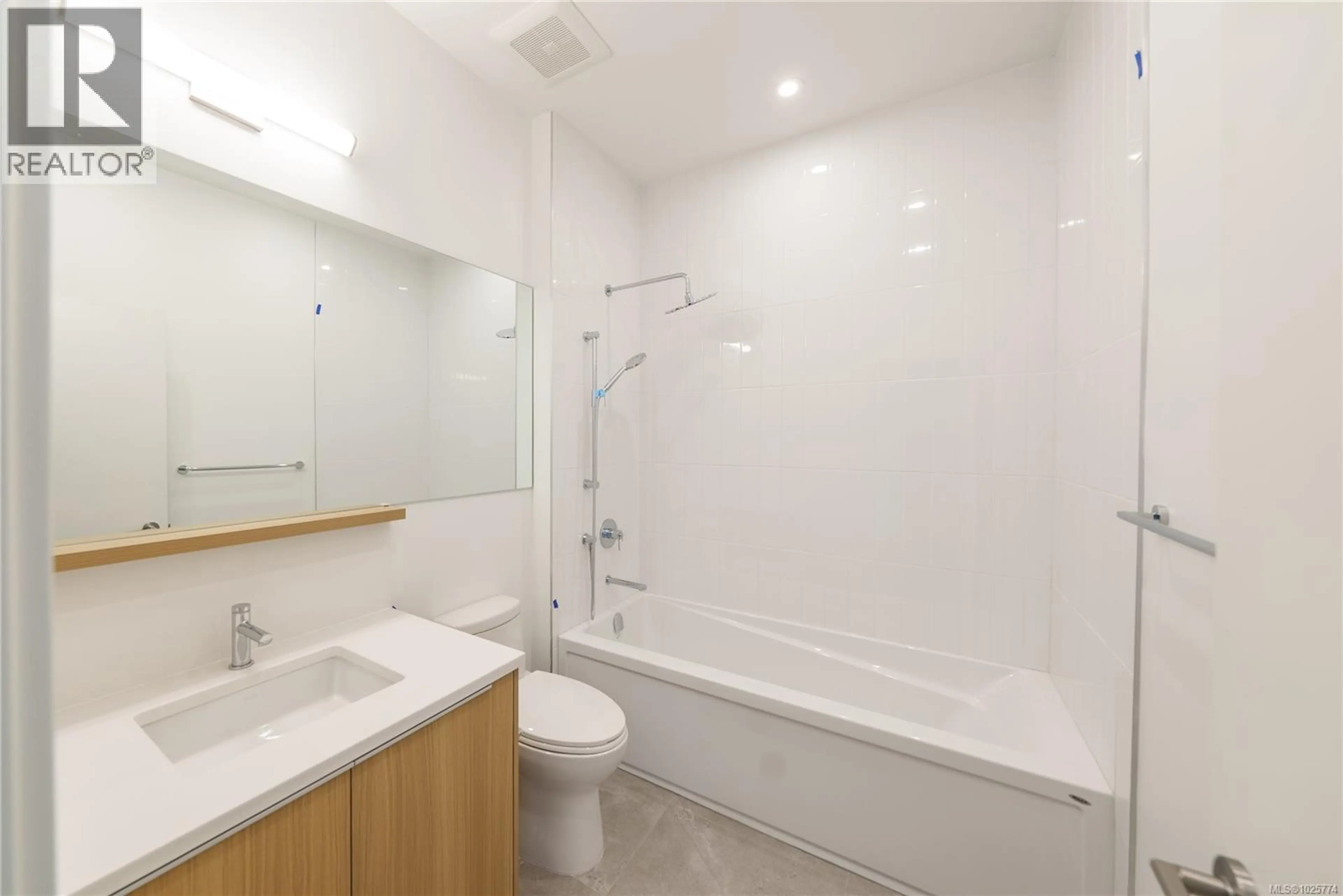 Property at #206 9570 FIFTH ST, Sidney, BC