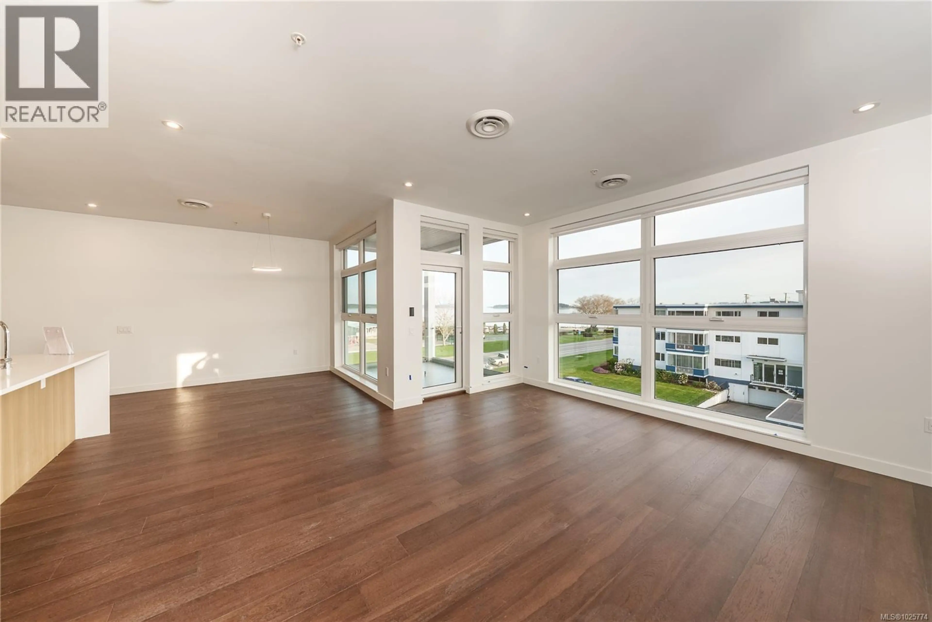 Property at #206 9570 FIFTH ST, Sidney, BC