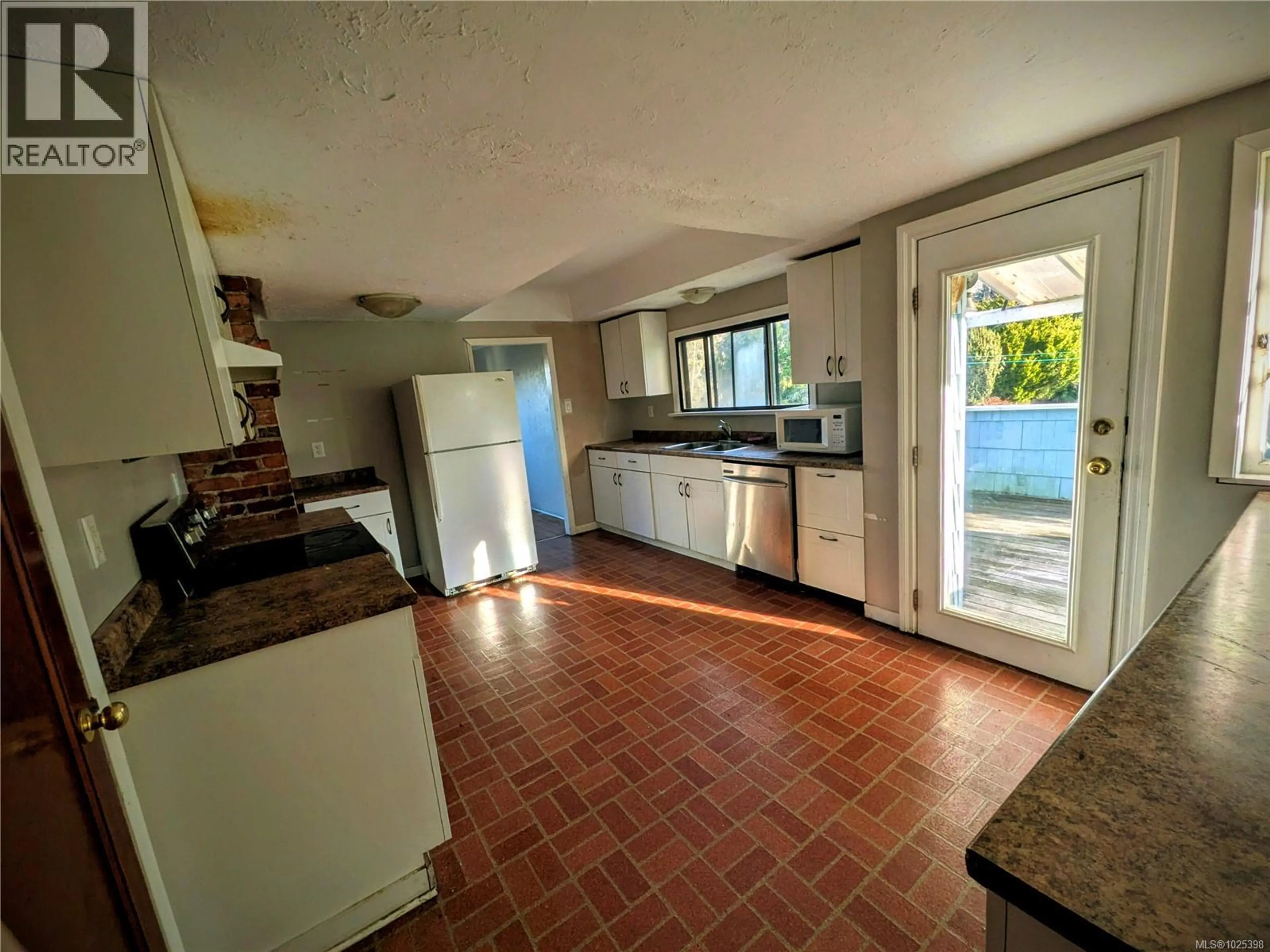 Property at 3661 CRAIGMILLAR AVE, Saanich, BC