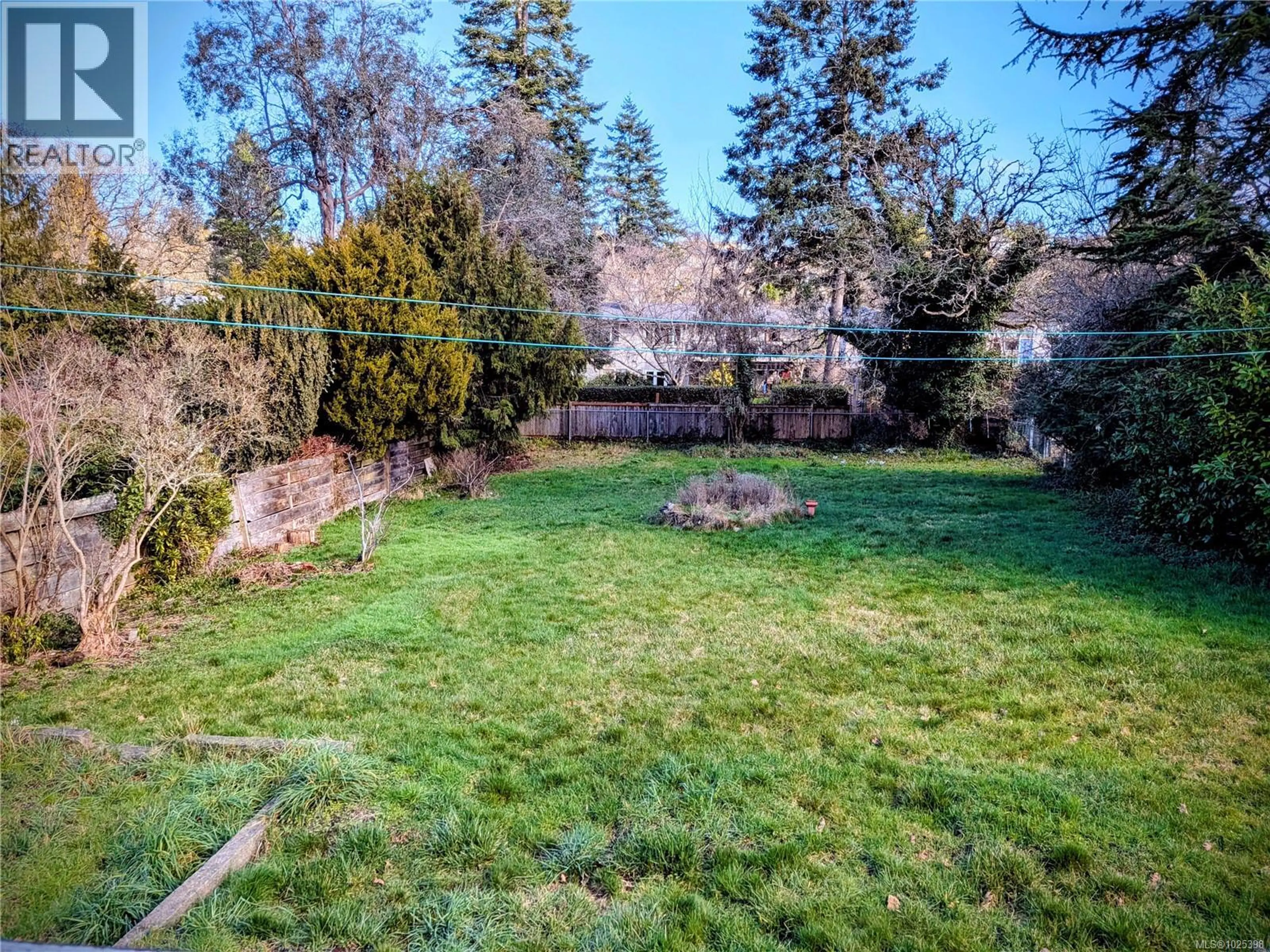 Property at 3661 CRAIGMILLAR AVE, Saanich, BC