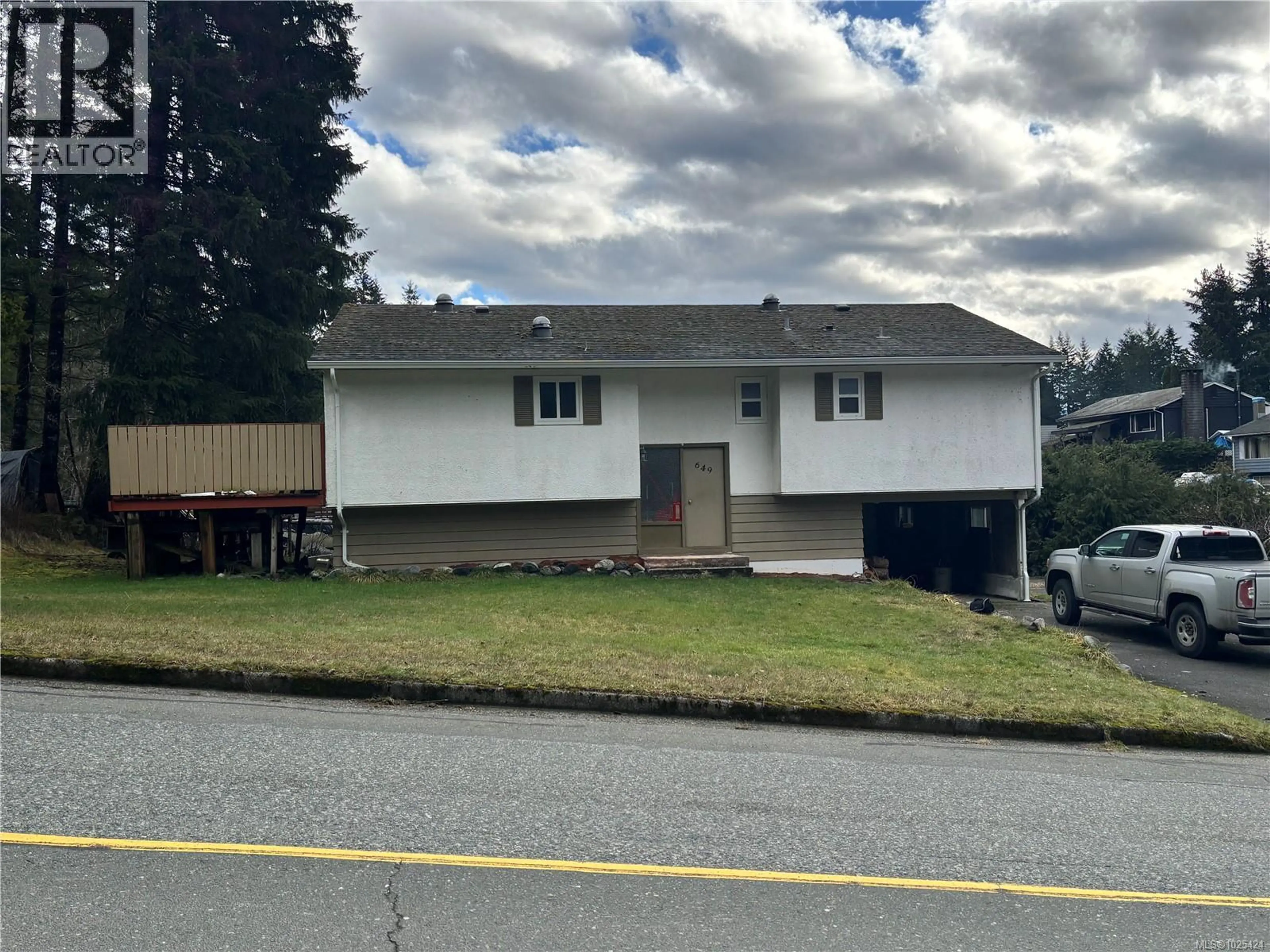 Property at 649 NIMPKISH DR, Gold River, BC