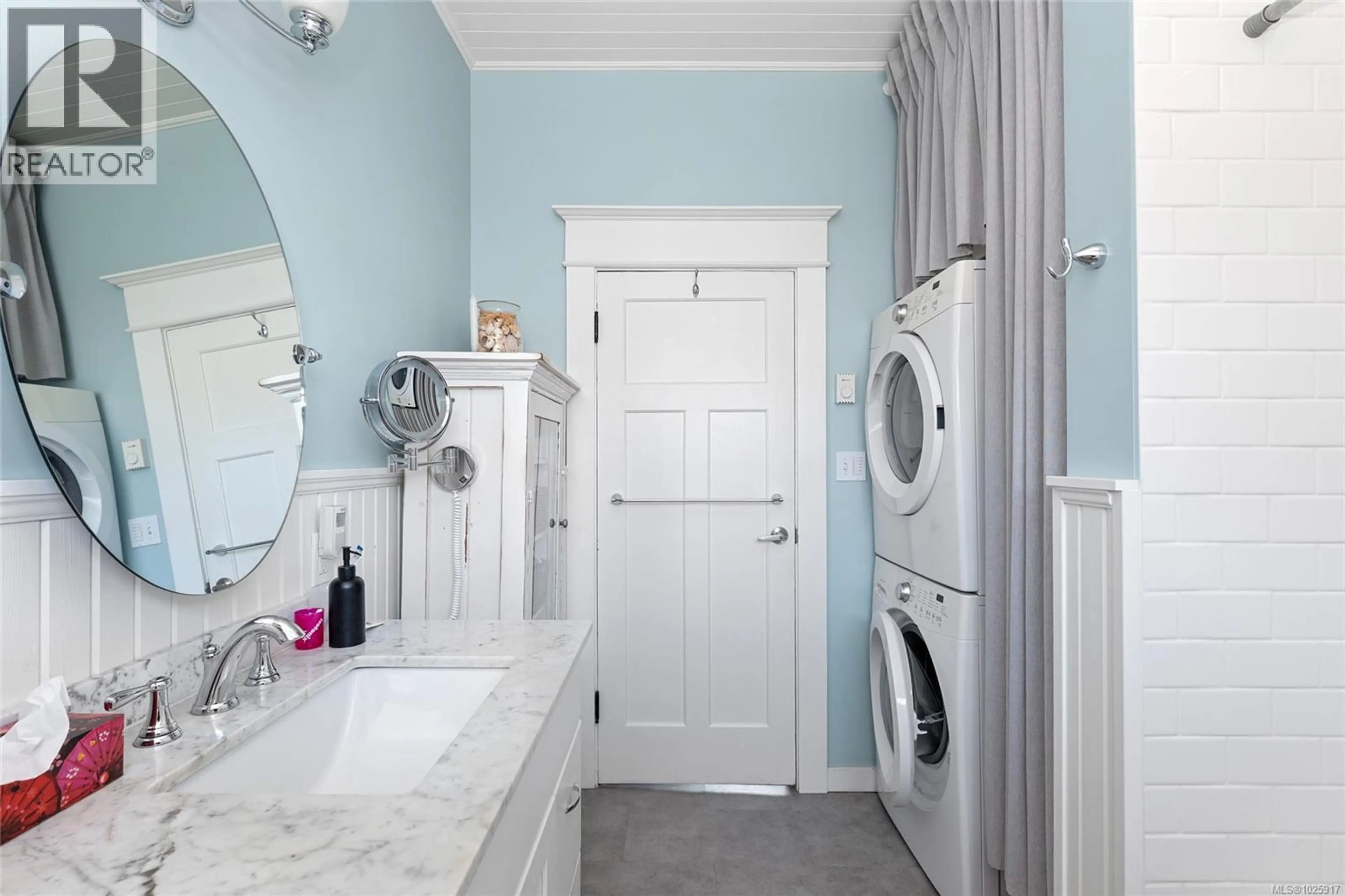 Property at 3033 CEDAR HILL RD, Victoria, BC