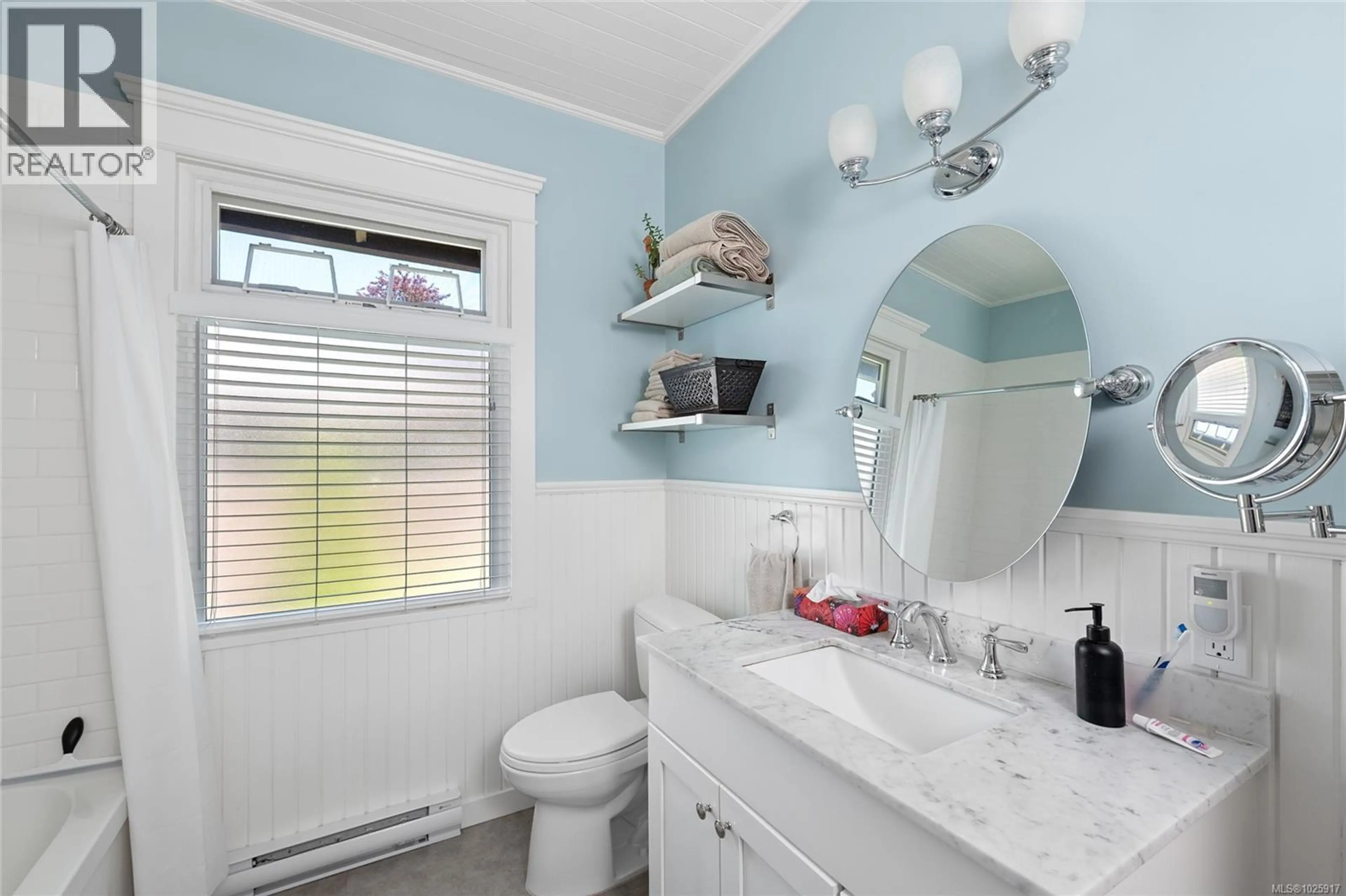 Property at 3033 CEDAR HILL RD, Victoria, BC