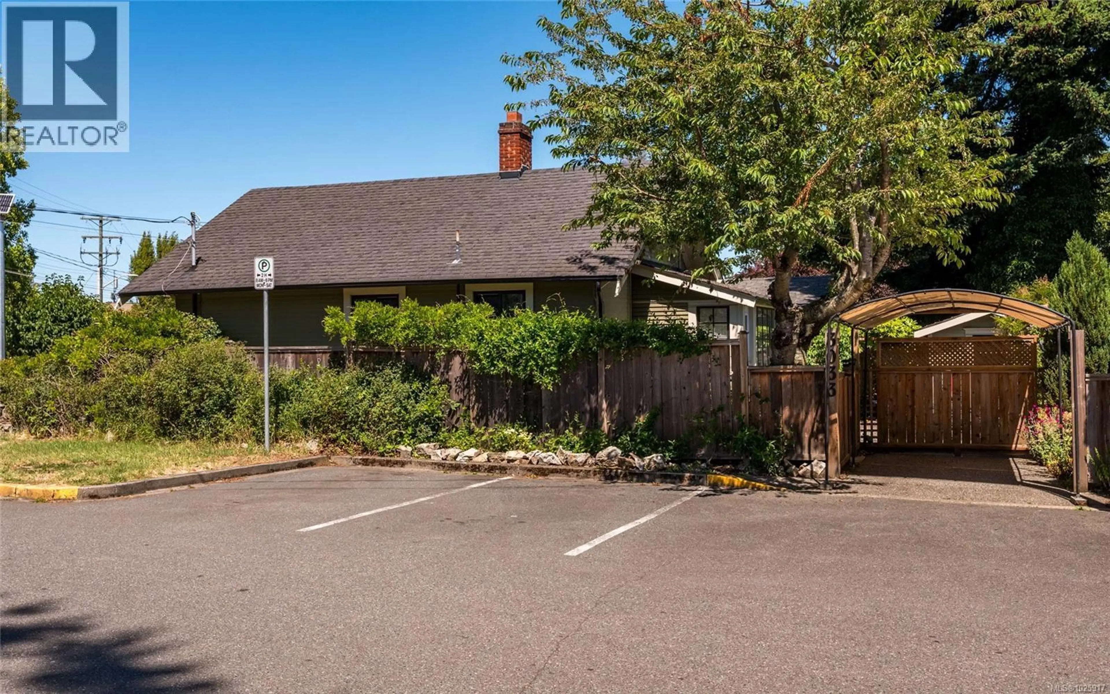 Property at 3033 CEDAR HILL RD, Victoria, BC