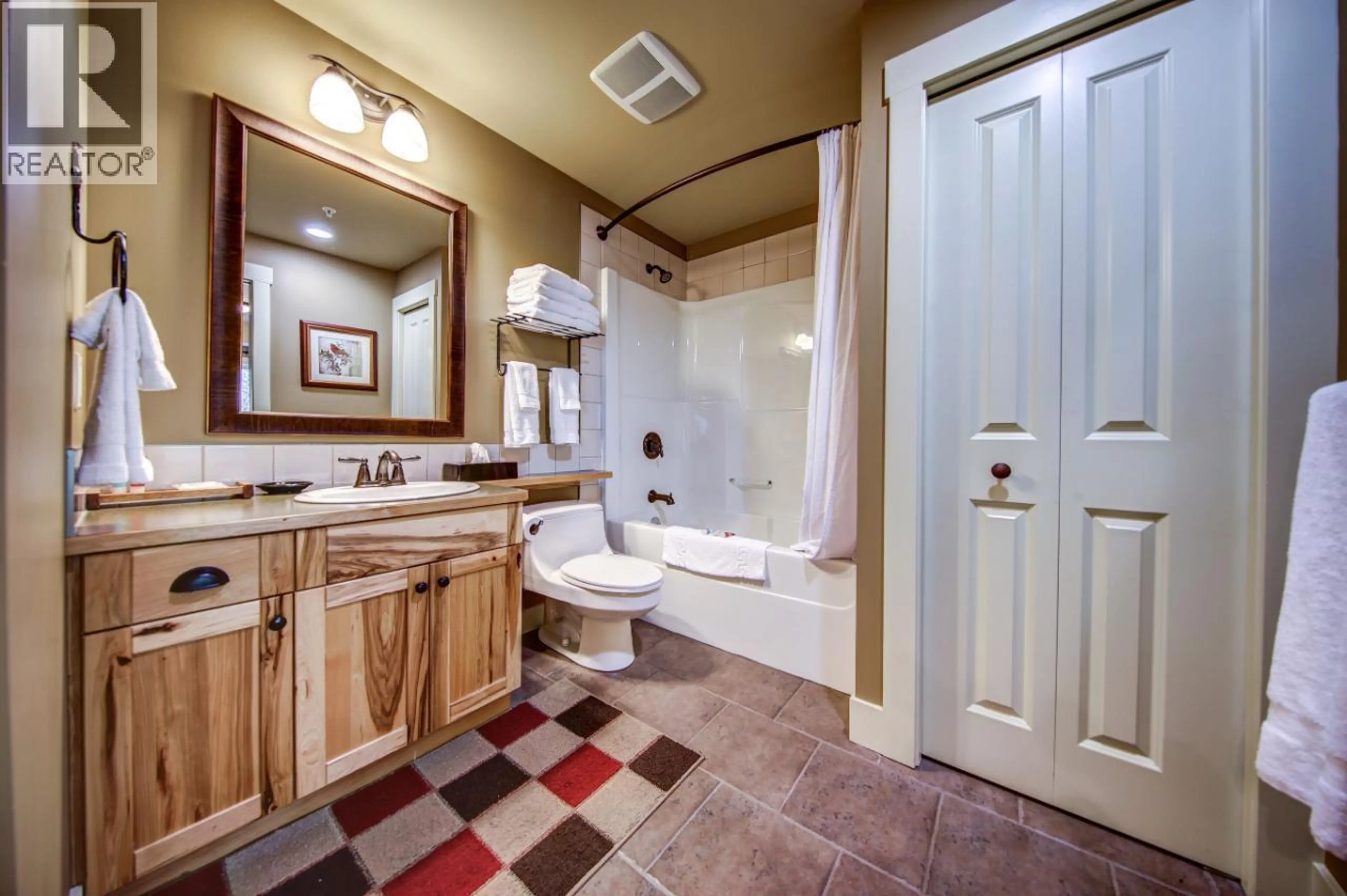 Property at 16310 WOOLGAR ROAD UNIT# 1/4 SHARE OF 220, Crawford Bay, BC