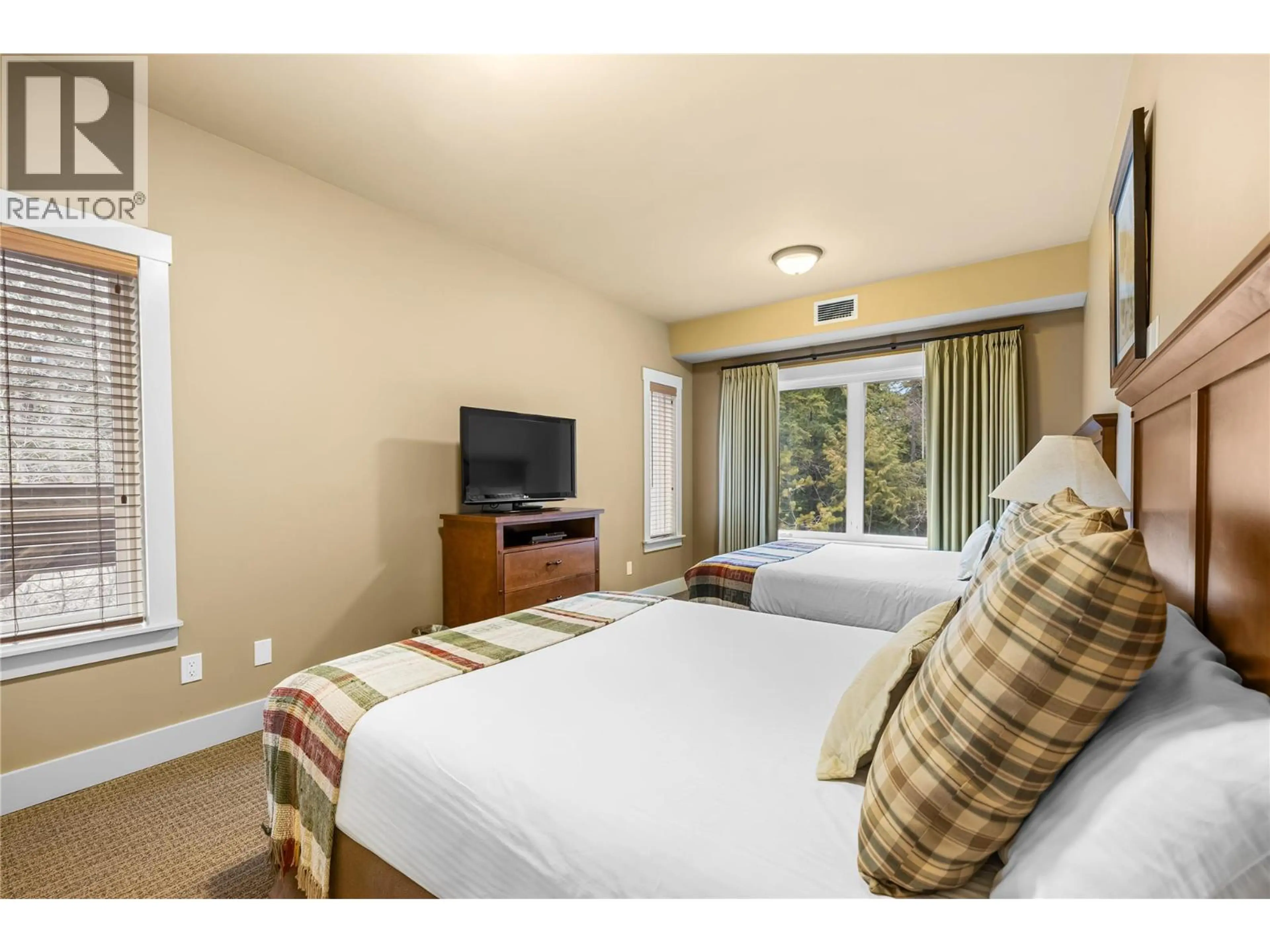 Property at 16310 WOOLGAR ROAD UNIT# 1/4 SHARE OF 220, Crawford Bay, BC