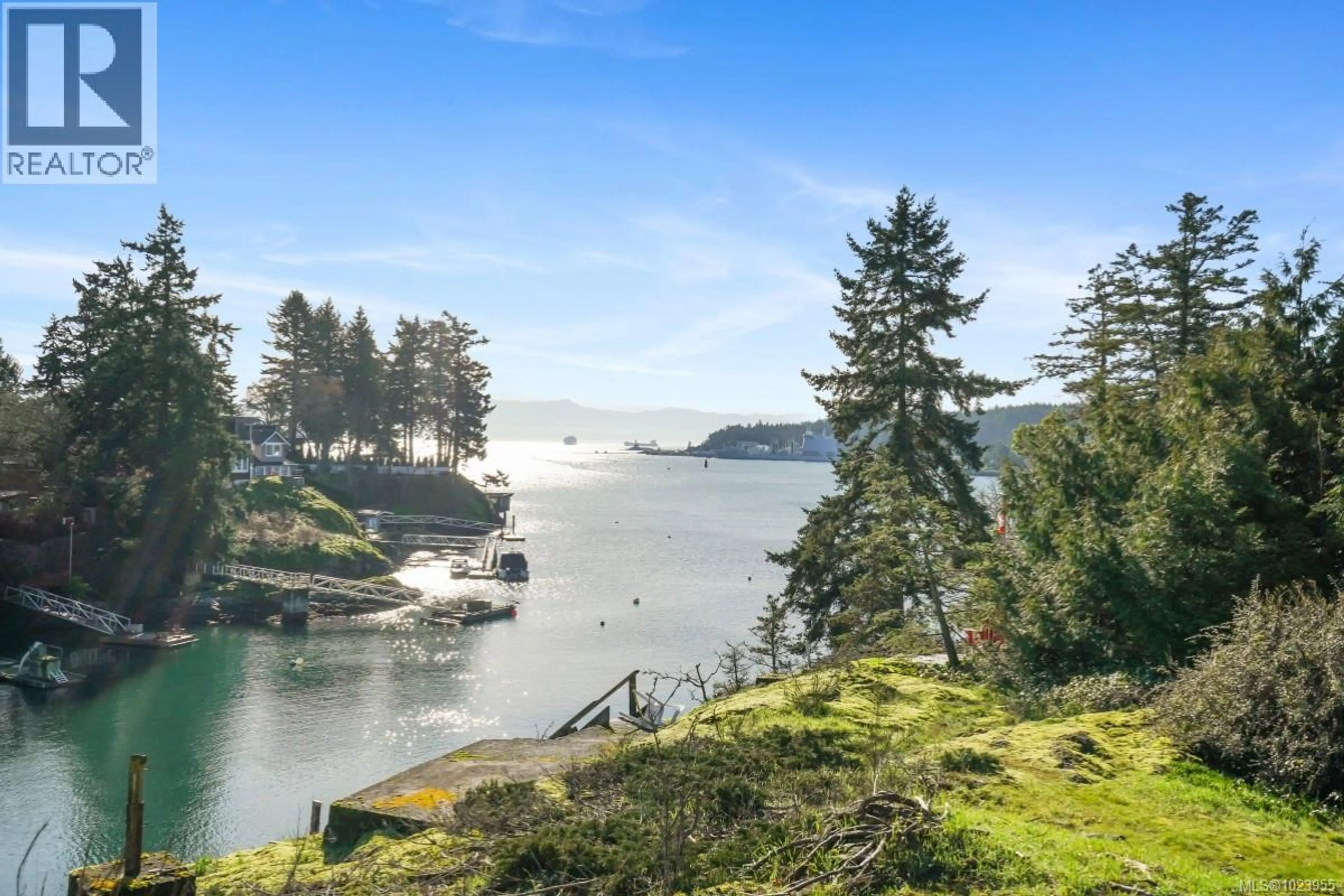 Property at 304 BESSBOROUGH AVE, View Royal, BC