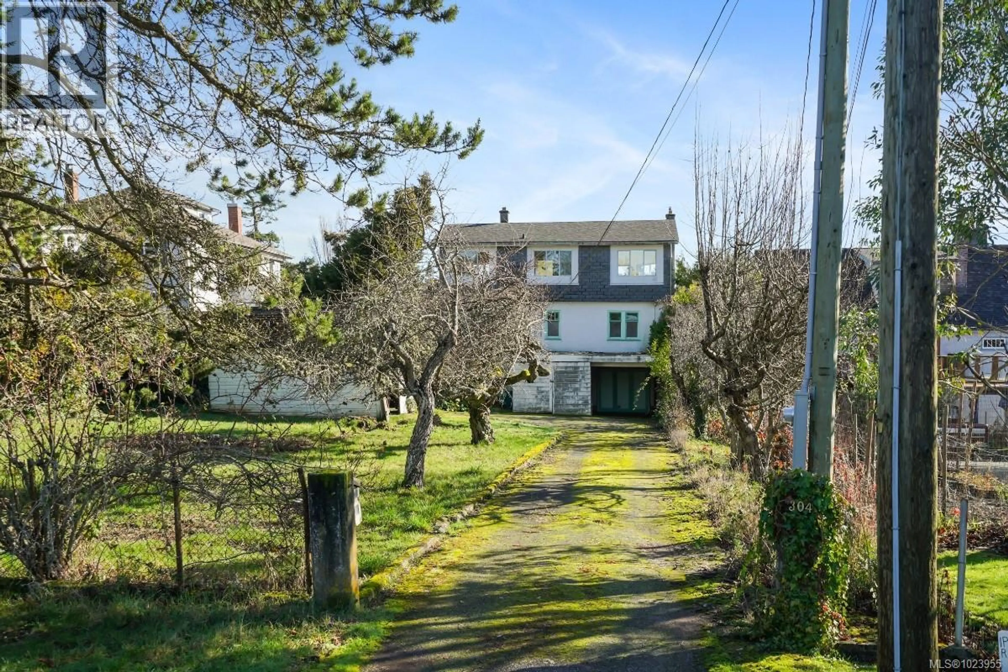 Property at 304 BESSBOROUGH AVE, View Royal, BC