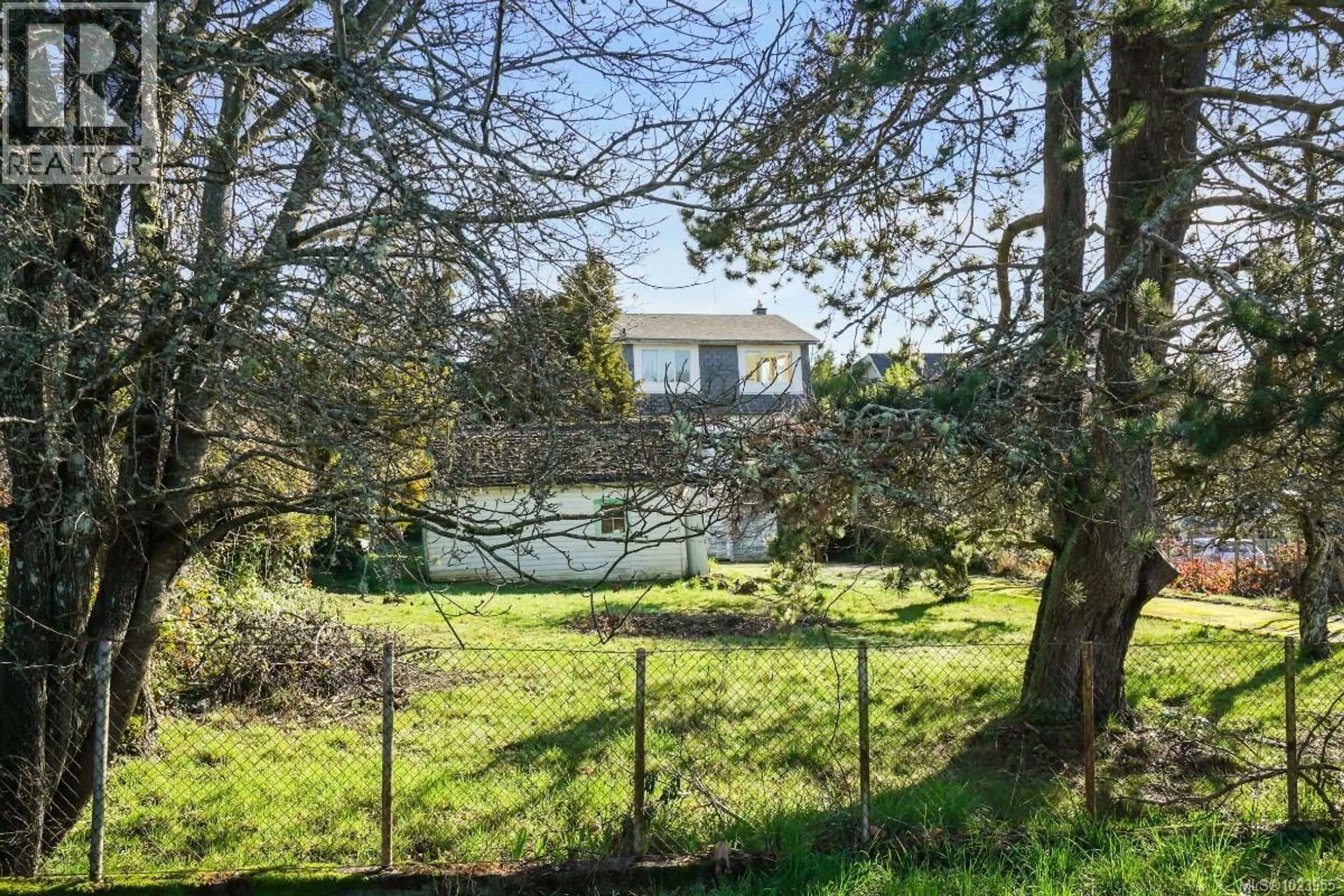 Property at 304 BESSBOROUGH AVE, View Royal, BC