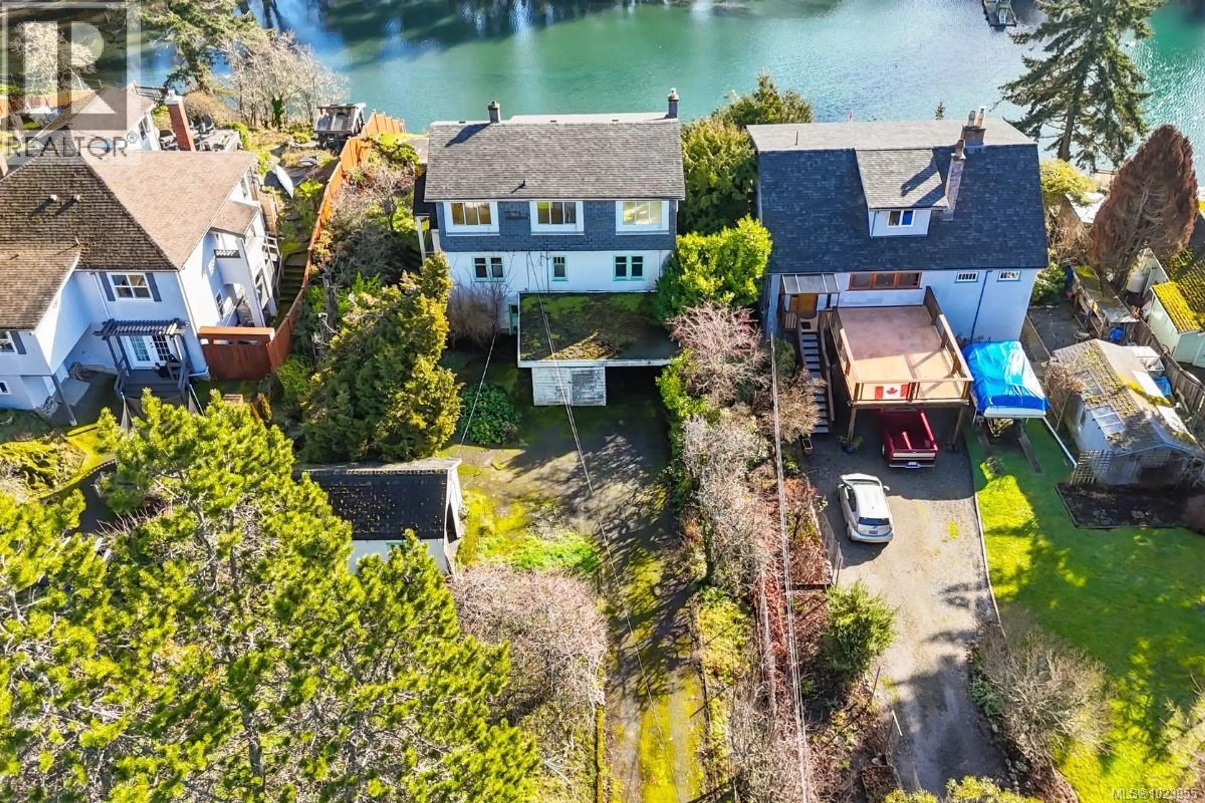 Property at 304 BESSBOROUGH AVE, View Royal, BC