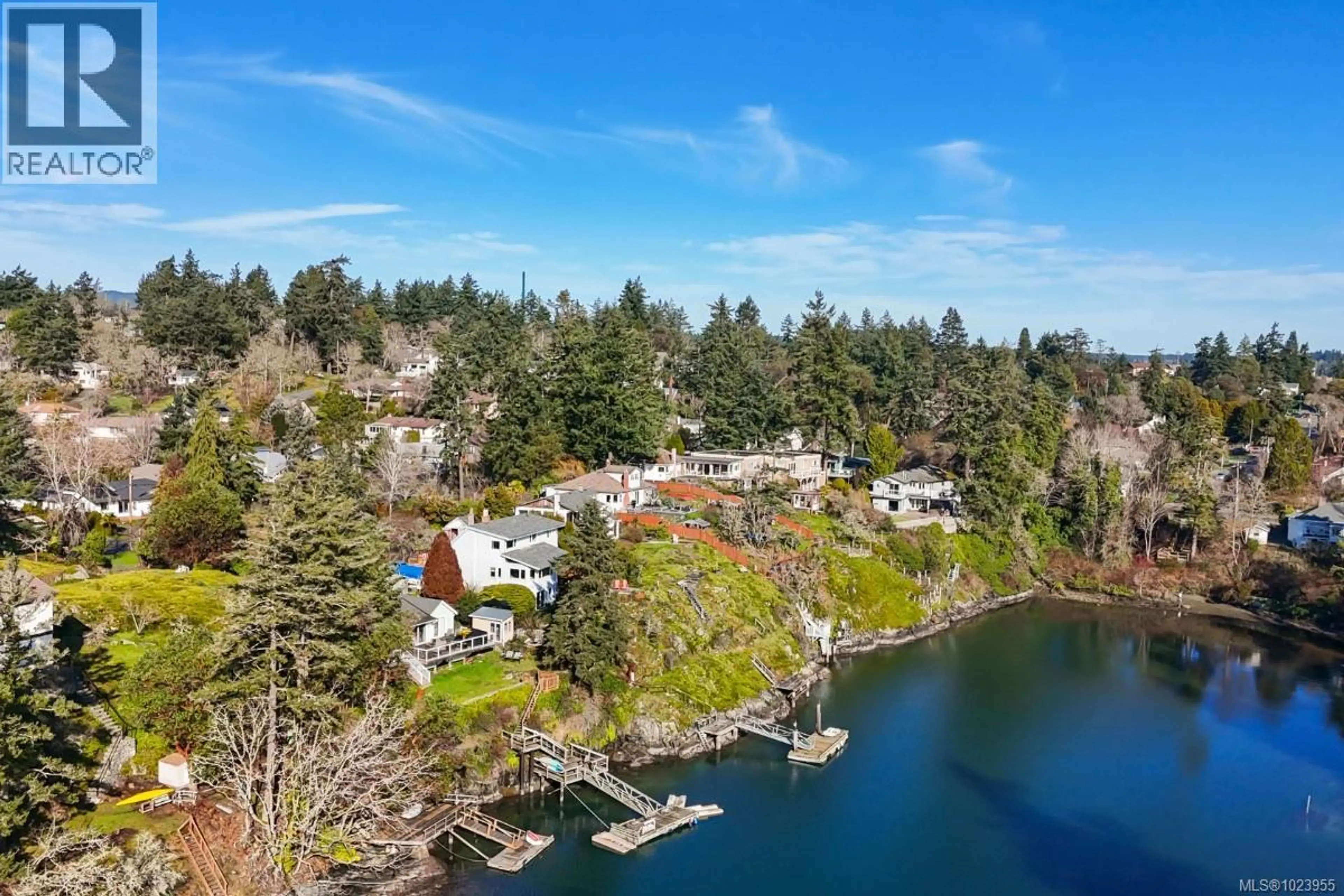 Property at 304 BESSBOROUGH AVE, View Royal, BC